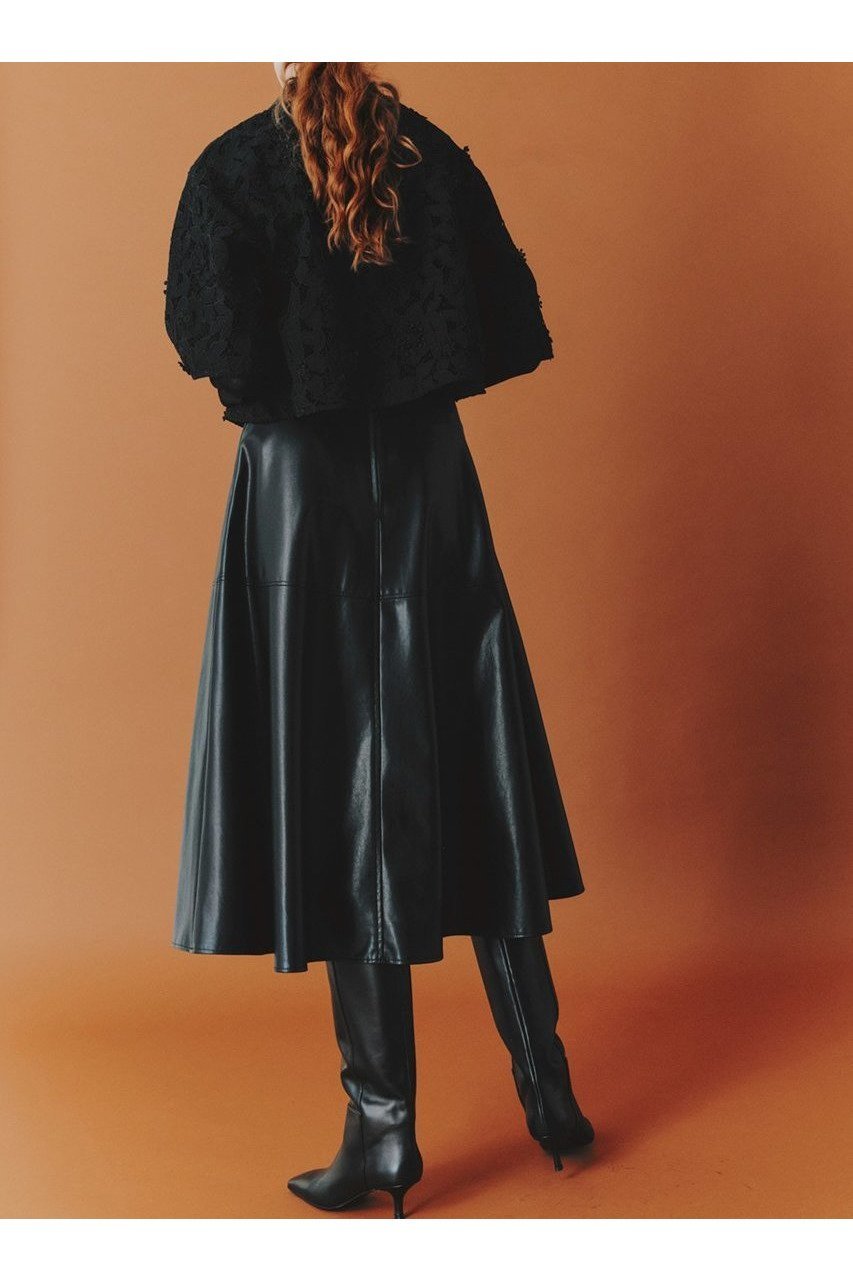【アナイ/ANAYI】のレース刺繍クロップドシャツ 人気、トレンドファッション・服の通販 founy(ファニー) 　ファッション　Fashion　レディースファッション　Fashion for Women　トップス・カットソー　Cut & Sew Tops　シャツ・ブラウス・オフィスカジュアル　Elegant Blouses & Button-Ups　ショート　Short, Short Length　スリーブ　Sleeve, Long Sleeve / Short Sleeve　フラワー　Flower, Floral　レース　Lace, Lace Fabric　ワーク　Workwear, Utility Style　新作・新入荷　New Arrivals / New In　無地　Plain, Solid Color　other-7|ID: prp329100004606076 ipo3291000000032835709