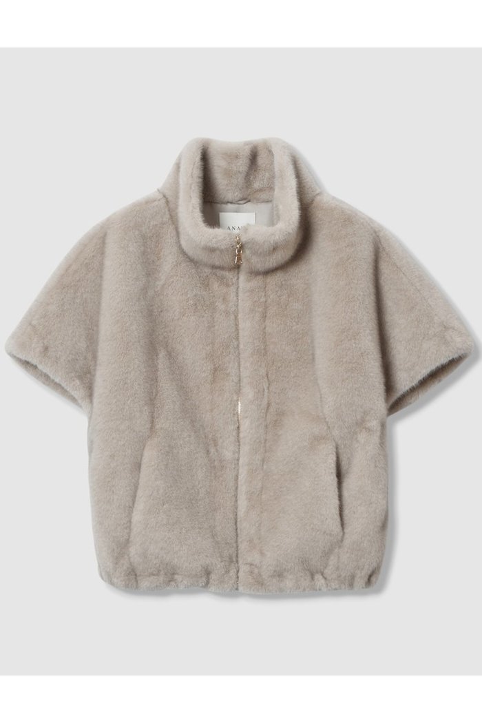 【アナイ/ANAYI】のフェイクミンクファージレ インテリア・キッズ・メンズ・レディースファッション・服の通販 founy(ファニー) https://founy.com/ ファッション Fashion レディースファッション Fashion for Women アウター Coat / Outerwear Collection レディースジャケット・軽アウター Jackets ショルダー Shoulder, Shoulder Strap ジャケット Jacket, Outerwear スタンド Stand Collar, Upright Stand スリーブ Sleeve, Long Sleeve / Short Sleeve ドロップ Drop Shoulder, Dropped Style バランス Balance, Style Balance ベスト Vest, Waistcoat リアル Real, Realistic ロング Long, Long-Length |ID: prp329100004606094 ipo3291000000035676365