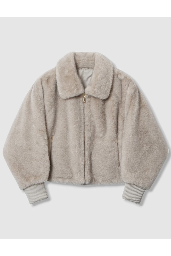 【アナイ/ANAYI】のフェイクミンクファーブルゾン インテリア・キッズ・メンズ・レディースファッション・服の通販 founy(ファニー) https://founy.com/ ファッション Fashion レディースファッション Fashion for Women アウター Coat / Outerwear Collection レディースジャケット・軽アウター Jackets ブルゾンジャケット・スポーティアウター Blouson Jackets コンパクト Compact, Small Size ジャケット Jacket, Outerwear ダウン Down, Puffer バランス Balance, Style Balance ブルゾン Blouson, Bomber Jacket リアル Real, Realistic |ID: prp329100004606095 ipo3291000000035964122