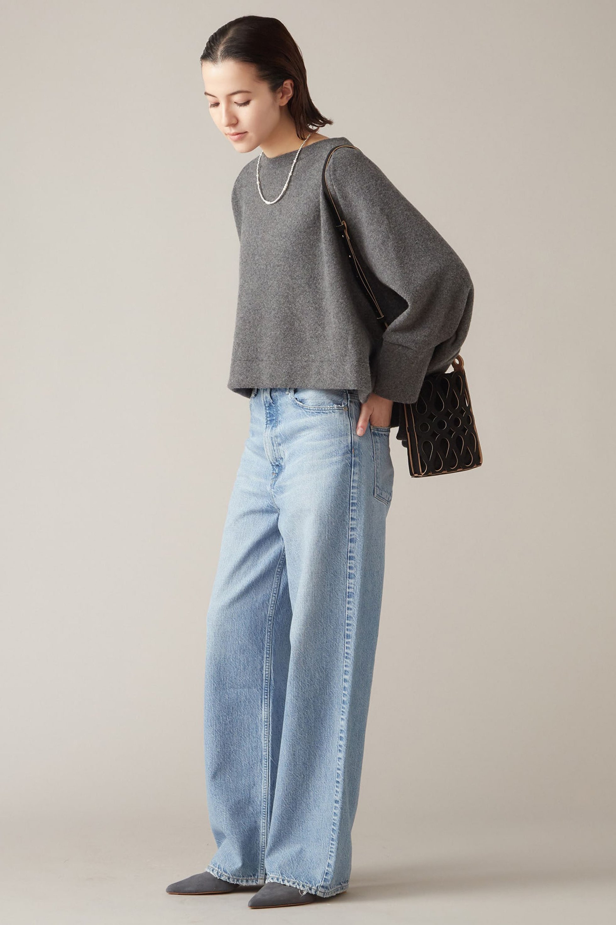【マルティニーク/martinique】の【COGTHEBIGSMOKE】ISADORA CREW NECK 人気、トレンドファッション・服の通販 founy(ファニー) 　ファッション　Fashion　レディースファッション　Fashion for Women　トップス・カットソー　Cut & Sew Tops　シャツ・ブラウス・オフィスカジュアル　Elegant Blouses & Button-Ups　ロングTシャツ・Tシャツ　Longline T-Shirts & Tees　カットソー・ベーシックTシャツ　Cut-and-Sewn Tops / Stretch Tees & Basics　コレクション　Collection, Seasonal Line　コンパクト　Compact, Small Size　ショート　Short, Short Length　スリット　Slit, Slit Detail　スリーブ　Sleeve, Long Sleeve / Short Sleeve　トレンド　Trend, Trending Now　定番　Standard, Basic Item　人気　Popular, Best Seller　リアル　Real, Realistic　ロング　Long, Long-Length　ロンドン　London Style, British Inspired　ワイド　Wide, Wide Fit　日本製　Made In Japan　other-3|ID: prp329100004606228 ipo3291000000032843469