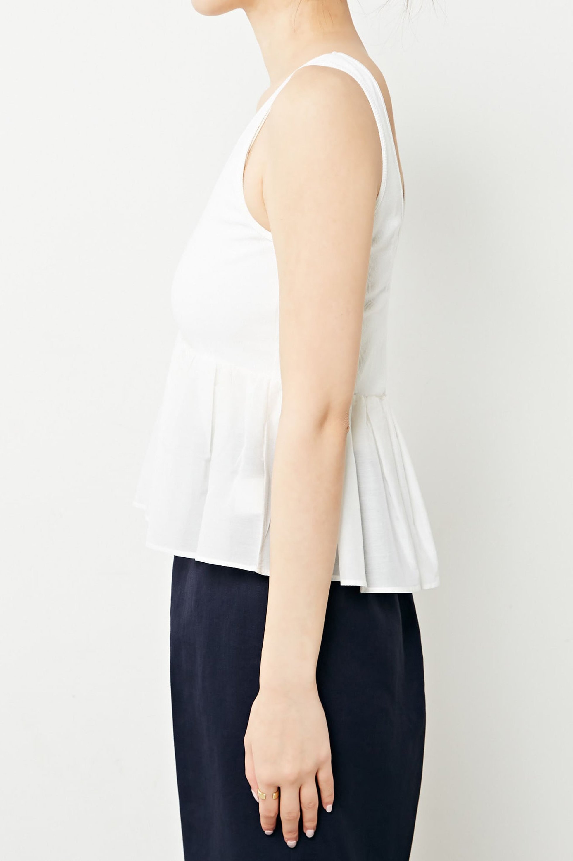 【マルティニーク/martinique】のコンビネーションタンク 人気、トレンドファッション・服の通販 founy(ファニー) 　ファッション　Fashion　レディースファッション　Fashion for Women　トップス・カットソー　Cut & Sew Tops　キャミソール&ノースリーブ　Camisoles & Sleeveless Tops　シャツ・ブラウス・オフィスカジュアル　Elegant Blouses & Button-Ups　ロングTシャツ・Tシャツ　Longline T-Shirts & Tees　カットソー・ベーシックTシャツ　Cut-and-Sewn Tops / Stretch Tees & Basics　インナー　Innerwear　キャミソール　Camisole, Spaghetti Strap Top　ショート　Short, Short Length　シルク　Silk, 100% Silk　タンク　Tank Top, Sleeveless Top　トレンド　Trend, Trending Now　バランス　Balance, Style Balance　other-6|ID: prp329100004606316 ipo3291000000032852457