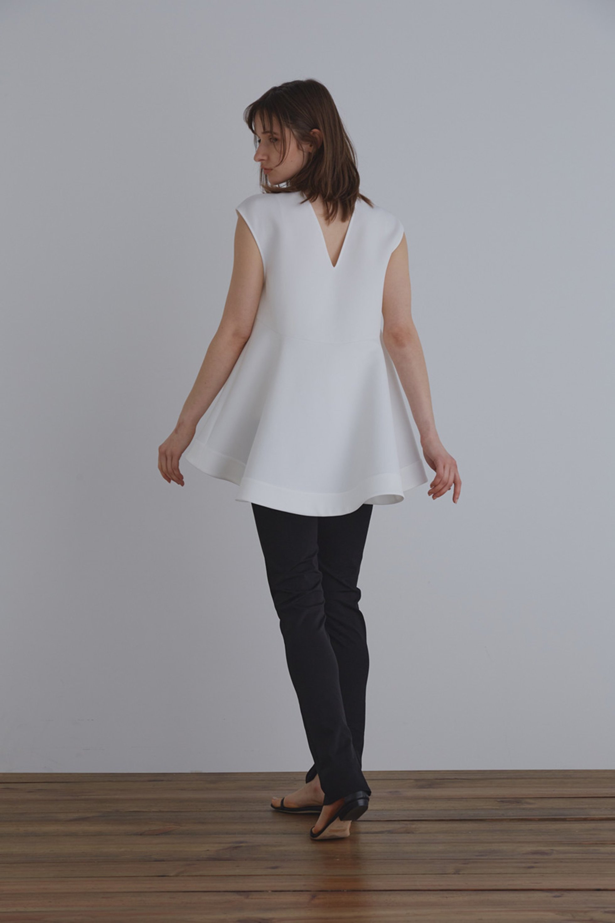 【ル フィル/LE PHIL】のダンボールジャージートップス 人気、トレンドファッション・服の通販 founy(ファニー) 　ファッション　Fashion　レディースファッション　Fashion for Women　トップス・カットソー　Cut & Sew Tops　キャミソール&ノースリーブ　Camisoles & Sleeveless Tops　シャツ・ブラウス・オフィスカジュアル　Elegant Blouses & Button-Ups　ロングTシャツ・Tシャツ　Longline T-Shirts & Tees　カットソー・ベーシックTシャツ　Cut-and-Sewn Tops / Stretch Tees & Basics　おすすめ　Recommended / Our Picks　キャミソール　Camisole, Spaghetti Strap Top　タンク　Tank Top, Sleeveless Top　トリミング　Trimming, Decorative Edge　再入荷　Restock / Back in Stock　軽量　Lightweight, Ultra Light　other-7|ID: prp329100004606350 ipo3291000000032854834