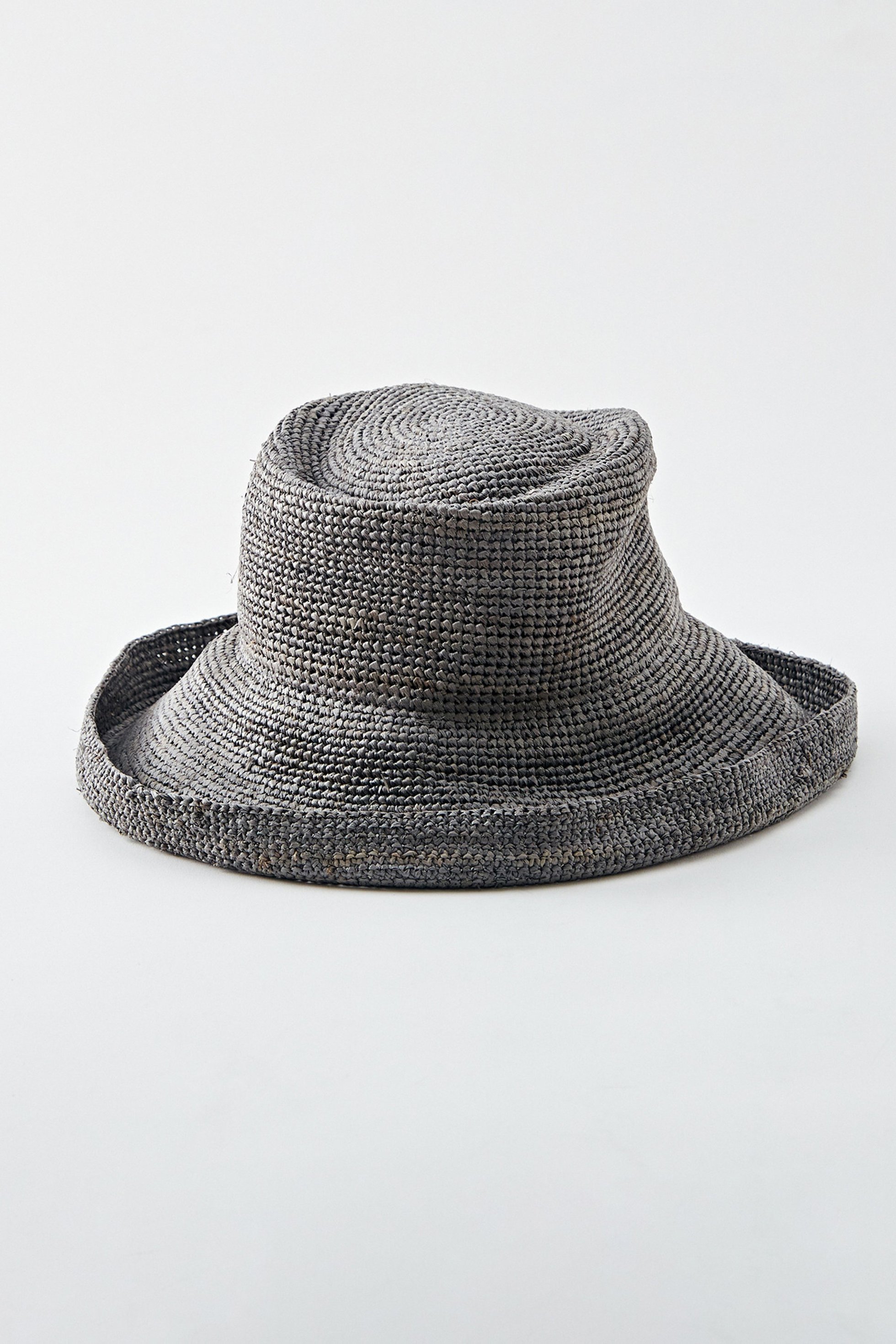 【マルティニーク/martinique】の【ENTWURFEIN】ラフィアクロシェハット インテリア・キッズ・メンズ・レディースファッション・服の通販 founy(ファニー) 　ファッション　Fashion　レディースファッション　Fashion for Women　キャップ&ハット　Hats & Caps　アンティーク　Antique-Inspired　シンプル　Simple, Minimal　ドローコード　Drawcord, Drawstring Cord　モダン　Modern, Contemporary　ラフィア　Raffia, Natural Straw　夏　Summer　定番　Standard, Basic Item　巾着　Drawstring Bag, Kinchaku　帽子　Hat, Headwear　手編み　Hand-Knitted, Handmade Knit　春　Spring　S/S・春夏　SS, Spring/Summer, Warm Season　グレー|ID: prp329100004606400 ipo3291000000032860697
