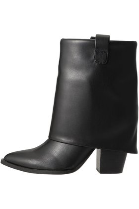 【スティーブマデン/STEVE MADDEN】 LARK カバーショートブーツ人気、トレンドファッション・服の通販 founy(ファニー) ファッション Fashion レディースファッション Fashion for Women ショート Short, Short Length シンプル Simple, Minimal バランス Balance, Style Balance マキシ Maxi, Full Length ミニスカート Mini Skirt, Short Skirt |ID:prp329100004606549