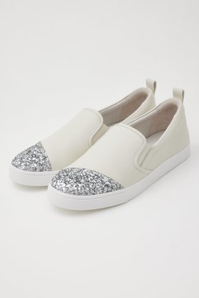 【スタッカート/STACCATO】のグリッターコンビスリッポン 人気、トレンドファッション・服の通販 founy(ファニー) ファッション Fashion レディースファッション Fashion for Women カッティング Cutting Detail クッション Cushion, Throw Pillow シューズ Shoes, Footwear チャーム Charm, Pendant フラット Flat, Flat Shoes ベーシック Basic, Essential ワンポイント One Point, Statement Accent 人気 Popular, Best Seller 軽量 Lightweight, Ultra Light |ID:prp329100004606593