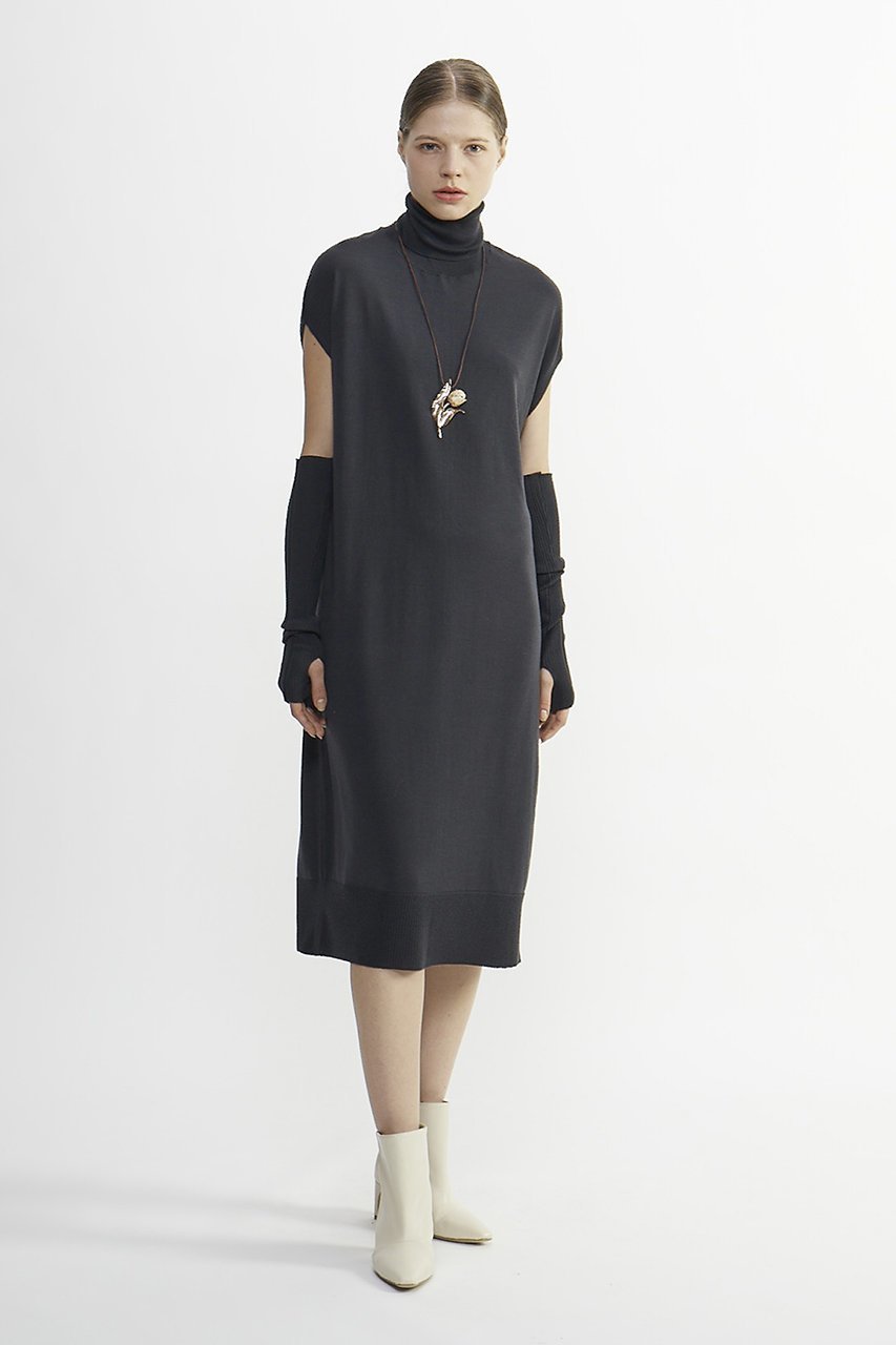 【プレインピープル/PLAIN PEOPLE】のVICTORIAアームウォーマー付きハイネックフレンチスリーブワンピース インテリア・キッズ・メンズ・レディースファッション・服の通販 founy(ファニー) 　ファッション　Fashion　レディースファッション　Fashion for Women　ワンピース　Dresses　チュニック　Tunic Tops & Dresses　おすすめ　Recommended / Our Picks　なめらか　Smooth, Silky Texture　カーディガン　Cardigan, Knitwear　スリーブ　Sleeve, Long Sleeve / Short Sleeve　チュニック　Tunic, Long Top　フレンチ　French, French Style　ポンチョ　Poncho, Cape Style　ロング　Long, Long-Length　チャコール|ID: prp329100004606962 ipo3291000000035041575