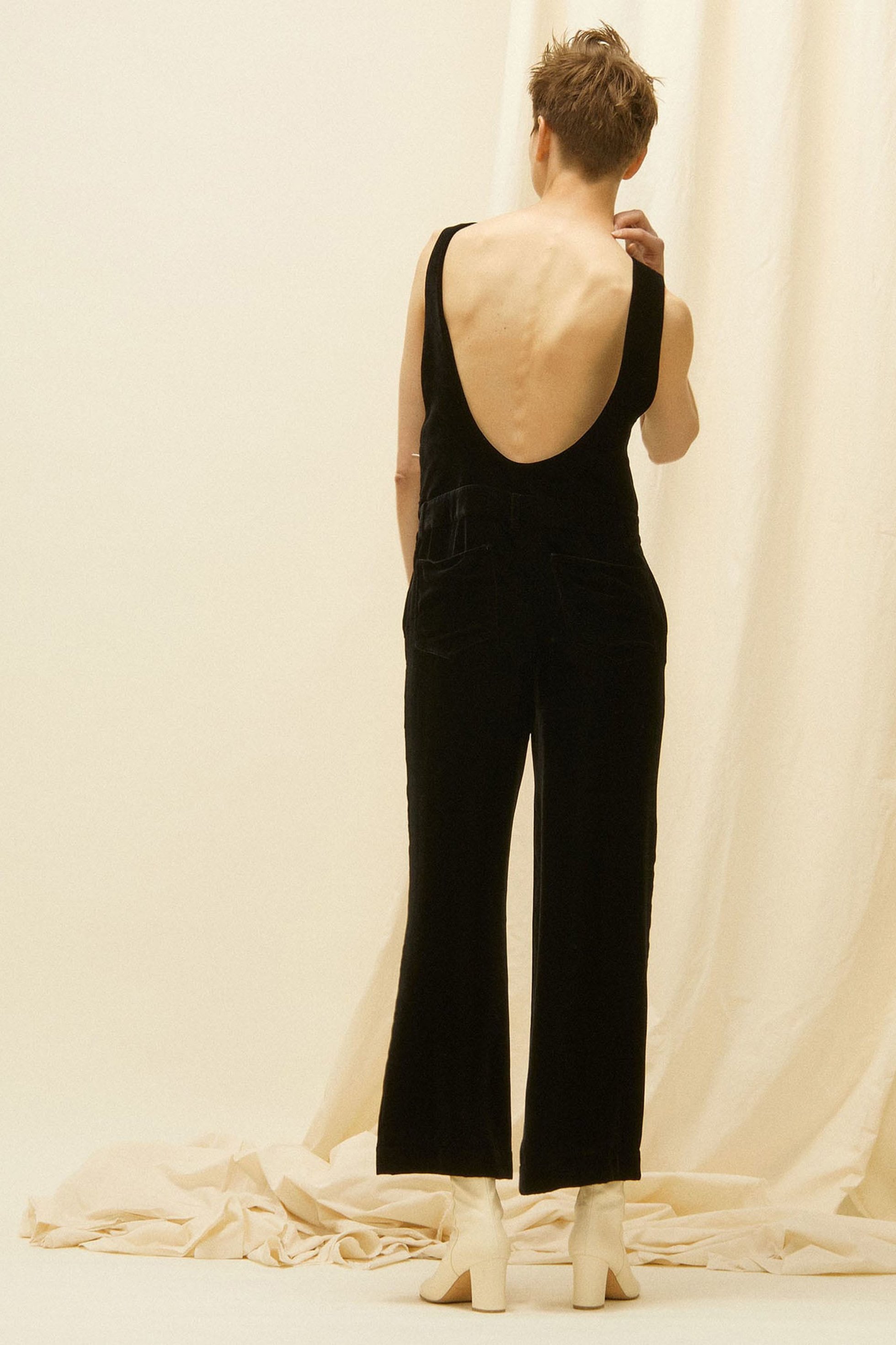 【マルティニーク/martinique】の【CURRENTAGE】ベルベットサロペット 人気、トレンドファッション・服の通販 founy(ファニー) 　ファッション　Fashion　レディースファッション　Fashion for Women　パンツ　Pants & Trousers　クラシック　Classic, Timeless Style　シンプル　Simple, Minimal　フロント　Front, Front Design　ベルベット　Velvet, Velvety　モダン　Modern, Contemporary　ヴィンテージ　Vintage Style　other-8|ID: prp329100004607396 ipo3291000000032893011