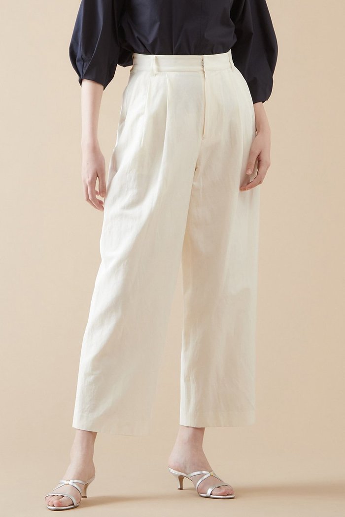 【マルティニーク/martinique】の2タックコクーンパンツ インテリア・キッズ・メンズ・レディースファッション・服の通販 founy(ファニー) https://founy.com/ ファッション Fashion レディースファッション Fashion for Women パンツ Pants & Trousers おすすめ Recommended / Our Picks サンダル Sandals, Summer Shoes シンプル Simple, Minimal バランス Balance, Style Balance リネン Linen, Linen Fabric 夏 Summer |ID: prp329100004607794 ipo3291000000032905014
