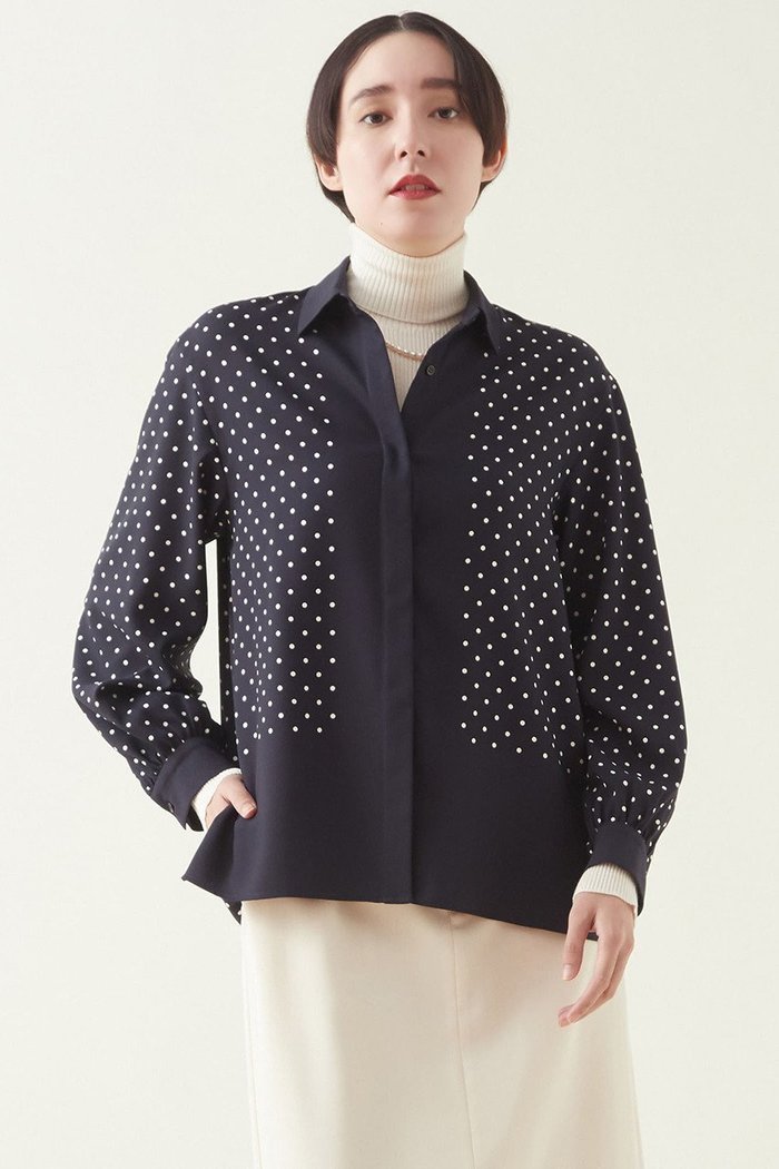 【マルティニーク/martinique】のドットパネルシャツ インテリア・キッズ・メンズ・レディースファッション・服の通販 founy(ファニー) https://founy.com/ ファッション Fashion レディースファッション Fashion for Women トップス・カットソー Cut & Sew Tops シャツ・ブラウス・オフィスカジュアル Elegant Blouses & Button-Ups クラシック Classic, Timeless Style スカーフ Scarf, Neckwear スリーブ Sleeve, Long Sleeve / Short Sleeve ドット Polka Dot, Dot Pattern プリント Print, Printed Pattern ロング Long, Long-Length |ID: prp329100004607798 ipo3291000000032905203