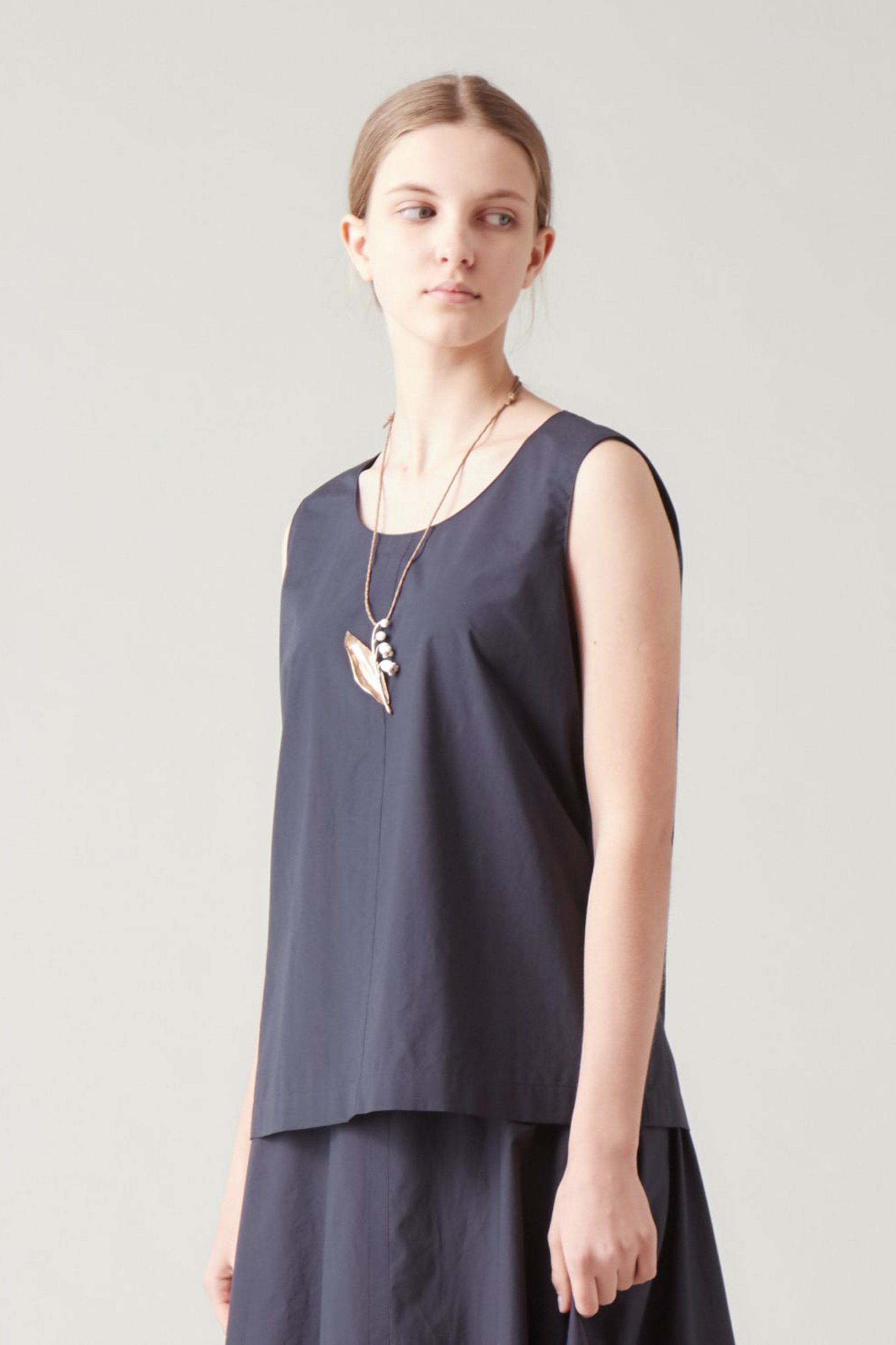 【プレインピープル/PLAIN PEOPLE】のUネックノースリーブ インテリア・キッズ・メンズ・レディースファッション・服の通販 founy(ファニー) 　ファッション　Fashion　レディースファッション　Fashion for Women　トップス・カットソー　Cut & Sew Tops　キャミソール&ノースリーブ　Camisoles & Sleeveless Tops　シャツ・ブラウス・オフィスカジュアル　Elegant Blouses & Button-Ups　おすすめ　Recommended / Our Picks　インナー　Innerwear　セットアップ　Set-Up, Coordinated Outfit　タイプライター　Typewriter Fabric, Crisp Cotton　ノースリーブ　Sleeveless, No-Sleeve　ネイビー|ID: prp329100004607937 ipo3291000000032914810