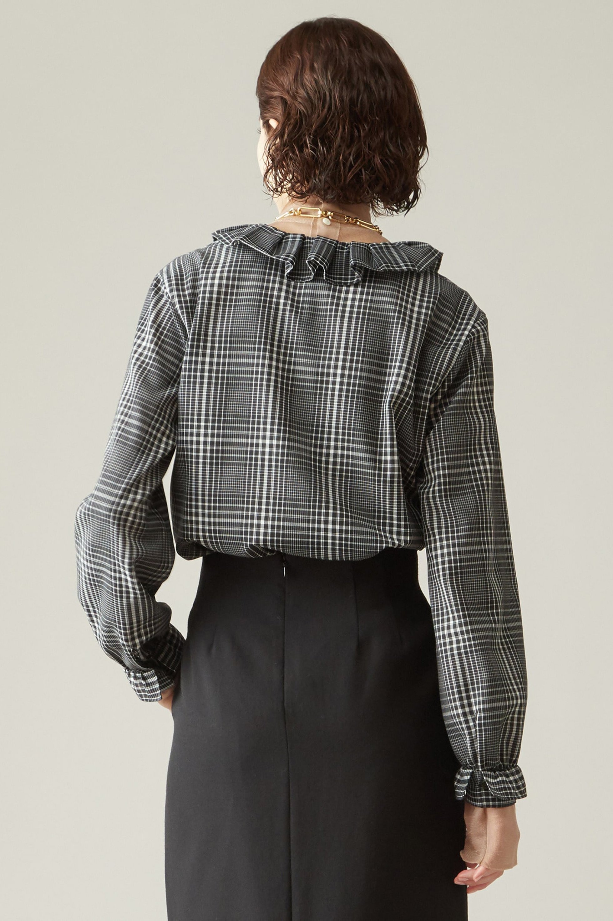 【マルティニーク/martinique】のラッフルブラウス 人気、トレンドファッション・服の通販 founy(ファニー) 　ファッション　Fashion　レディースファッション　Fashion for Women　トップス・カットソー　Cut & Sew Tops　シャツ・ブラウス・オフィスカジュアル　Elegant Blouses & Button-Ups　インナー　Innerwear　スリーブ　Sleeve, Long Sleeve / Short Sleeve　チェック　Check, Plaid, Tartan　ツイル　Twist, Twisted Detail　フロント　Front, Front Design　モノトーン　Monotone, Black and White　ロング　Long, Long-Length　無地　Plain, Solid Color　other-2|ID: prp329100004608101 ipo3291000000032921801