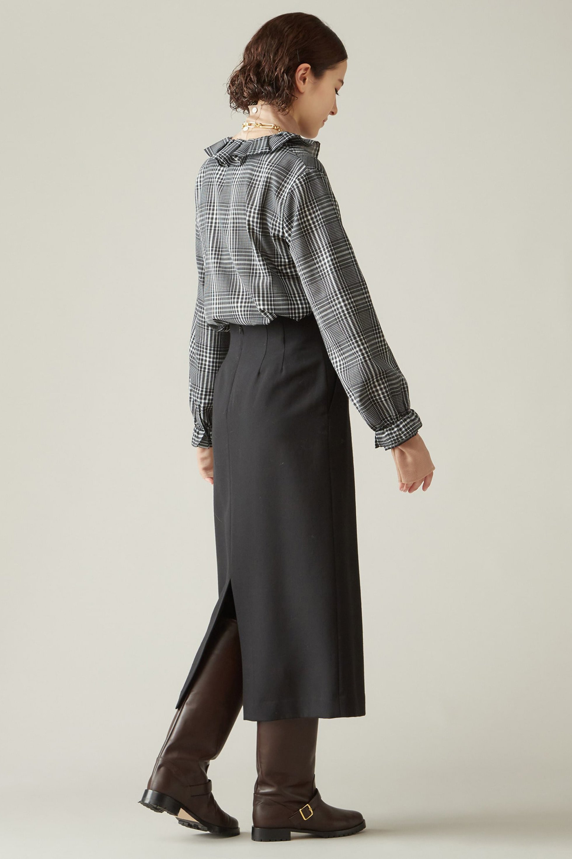 【マルティニーク/martinique】のラッフルブラウス 人気、トレンドファッション・服の通販 founy(ファニー) 　ファッション　Fashion　レディースファッション　Fashion for Women　トップス・カットソー　Cut & Sew Tops　シャツ・ブラウス・オフィスカジュアル　Elegant Blouses & Button-Ups　インナー　Innerwear　スリーブ　Sleeve, Long Sleeve / Short Sleeve　チェック　Check, Plaid, Tartan　ツイル　Twist, Twisted Detail　フロント　Front, Front Design　モノトーン　Monotone, Black and White　ロング　Long, Long-Length　無地　Plain, Solid Color　other-6|ID: prp329100004608101 ipo3291000000032921927