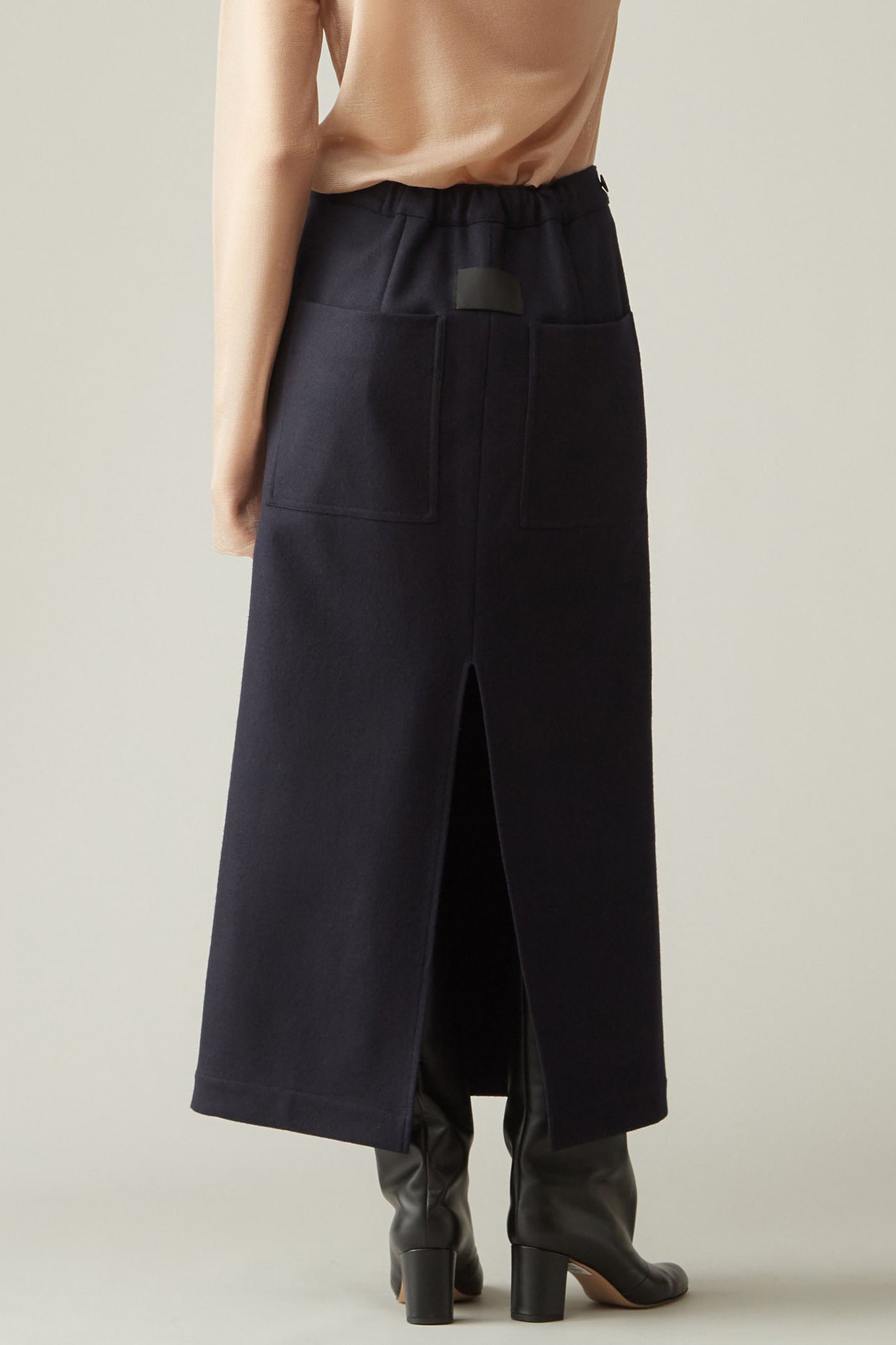 【マルティニーク/martinique】の【COGTHEBIGSMOKE】IRIS STRAIGHT SKIRT 人気、トレンドファッション・服の通販 founy(ファニー) 　ファッション　Fashion　レディースファッション　Fashion for Women　スカート　Skirts　ロングスカート　Long Skirts / Maxi & Midi Skirts　コレクション　Collection, Seasonal Line　スリット　Slit, Slit Detail　センター　Center, Center Line　トレンド　Trend, Trending Now　パッチ　Patch, Appliqué　フィット　Fit, Slim Fit　ポケット　Pocket, Pocket Detail　メルトン　Melton, Heavy Wool　リアル　Real, Realistic　ロング　Long, Long-Length　ロンドン　London Style, British Inspired　日本製　Made In Japan　other-2|ID: prp329100004608170 ipo3291000000032925165