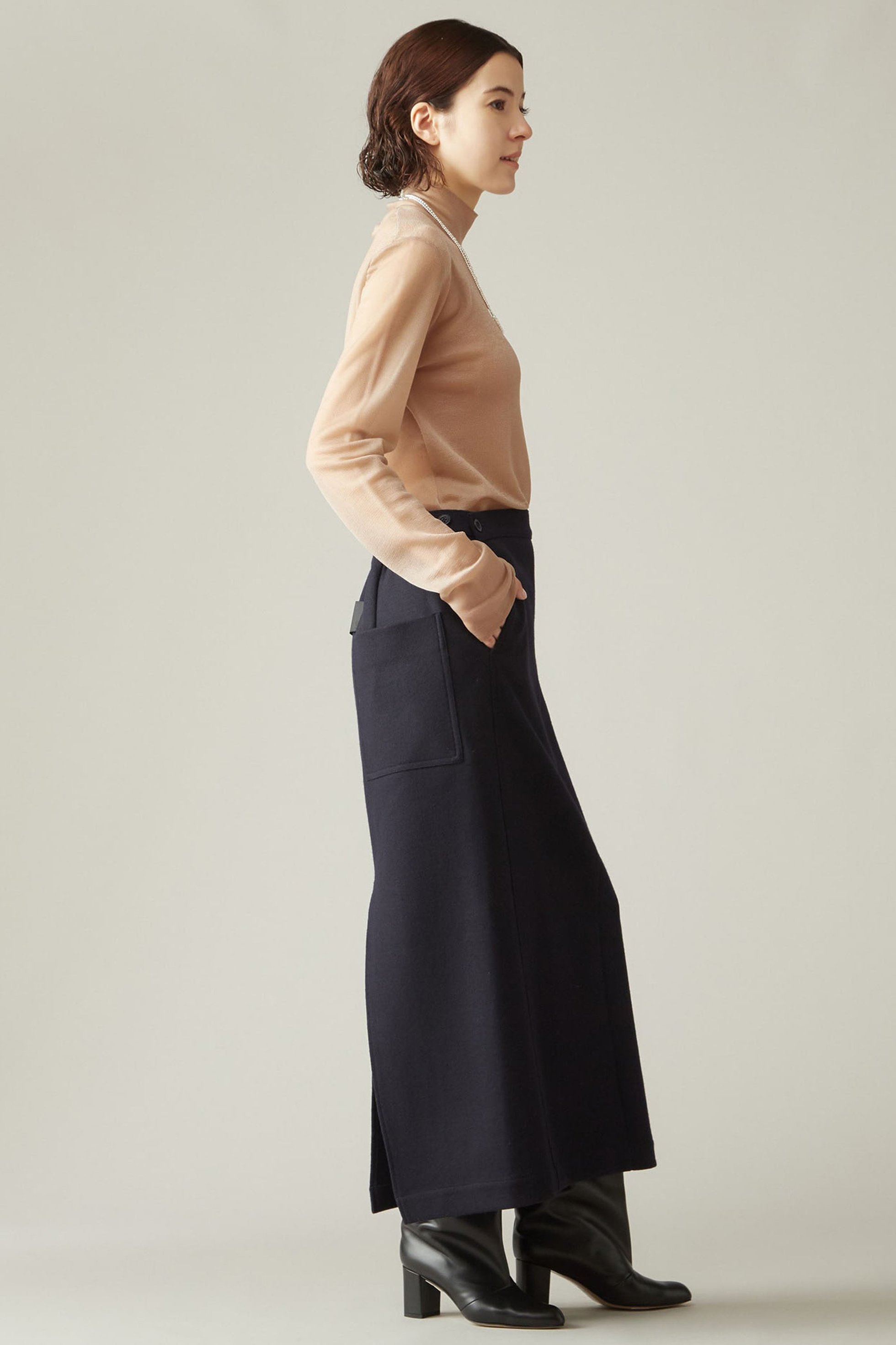 【マルティニーク/martinique】の【COGTHEBIGSMOKE】IRIS STRAIGHT SKIRT 人気、トレンドファッション・服の通販 founy(ファニー) 　ファッション　Fashion　レディースファッション　Fashion for Women　スカート　Skirts　ロングスカート　Long Skirts / Maxi & Midi Skirts　コレクション　Collection, Seasonal Line　スリット　Slit, Slit Detail　センター　Center, Center Line　トレンド　Trend, Trending Now　パッチ　Patch, Appliqué　フィット　Fit, Slim Fit　ポケット　Pocket, Pocket Detail　メルトン　Melton, Heavy Wool　リアル　Real, Realistic　ロング　Long, Long-Length　ロンドン　London Style, British Inspired　日本製　Made In Japan　other-4|ID: prp329100004608170 ipo3291000000032925232