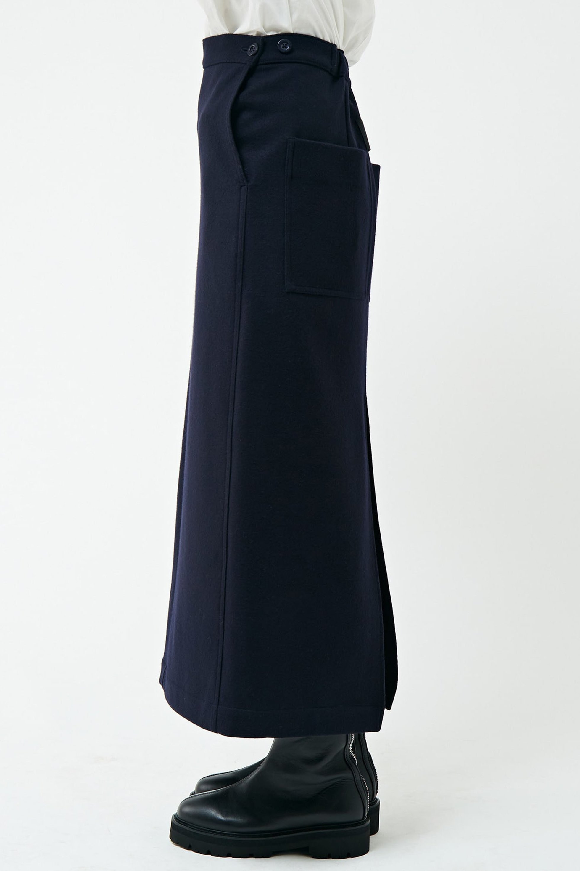 【マルティニーク/martinique】の【COGTHEBIGSMOKE】IRIS STRAIGHT SKIRT 人気、トレンドファッション・服の通販 founy(ファニー) 　ファッション　Fashion　レディースファッション　Fashion for Women　スカート　Skirts　ロングスカート　Long Skirts / Maxi & Midi Skirts　コレクション　Collection, Seasonal Line　スリット　Slit, Slit Detail　センター　Center, Center Line　トレンド　Trend, Trending Now　パッチ　Patch, Appliqué　フィット　Fit, Slim Fit　ポケット　Pocket, Pocket Detail　メルトン　Melton, Heavy Wool　リアル　Real, Realistic　ロング　Long, Long-Length　ロンドン　London Style, British Inspired　日本製　Made In Japan　other-7|ID: prp329100004608170 ipo3291000000032925327