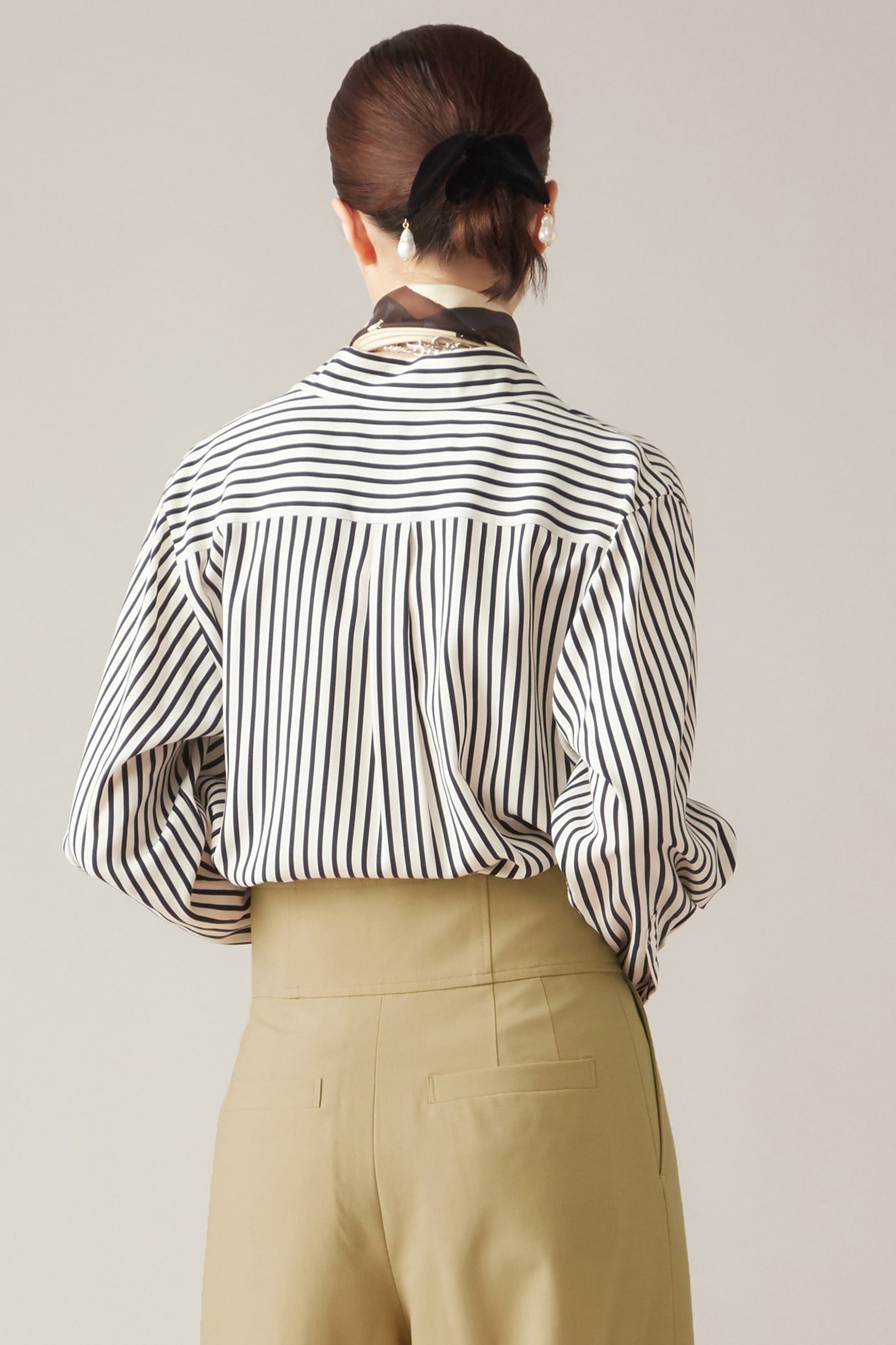 【マルティニーク/martinique】のレギュラーカラーブラウス 人気、トレンドファッション・服の通販 founy(ファニー) 　ファッション　Fashion　レディースファッション　Fashion for Women　トップス・カットソー　Cut & Sew Tops　シャツ・ブラウス・オフィスカジュアル　Elegant Blouses & Button-Ups　おすすめ　Recommended / Our Picks　とろみ　Fluid, Flowy Fabric　インナー　Innerwear　キュプラ　Cupro, Eco Fabric　サテン　Satin, Glossy Fabric　シンプル　Simple, Minimal　ジャケット　Jacket, Outerwear　ストライプ　Stripe, Striped Pattern　スリーブ　Sleeve, Long Sleeve / Short Sleeve　タートルネック　Turtleneck, High Neck　プリント　Print, Printed Pattern　レギュラー　Regular, Standard Fit　ロング　Long, Long-Length　別注　Limited Edition, Custom Order　other-3|ID: prp329100004608191 ipo3291000000032926243
