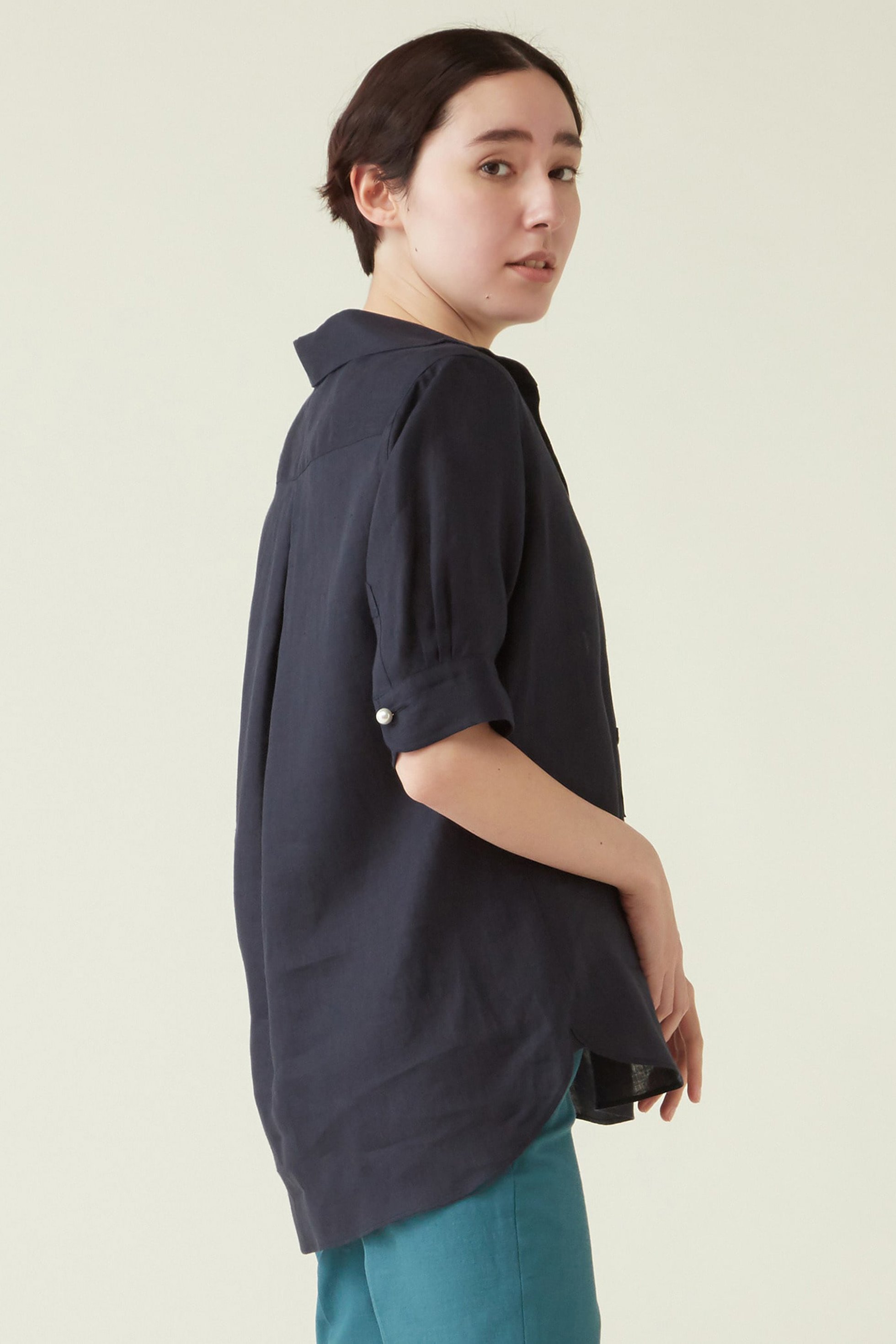 【マルティニーク/martinique】のリネンスキッパーシャツショートスリーブ 人気、トレンドファッション・服の通販 founy(ファニー) 　ファッション　Fashion　レディースファッション　Fashion for Women　トップス・カットソー　Cut & Sew Tops　シャツ・ブラウス・オフィスカジュアル　Elegant Blouses & Button-Ups　イタリア　Italy　ショート　Short, Short Length　スキッパー　Skipper, Open Collar　スリーブ　Sleeve, Long Sleeve / Short Sleeve　パール　Pearl, Pearl Accent　リネン　Linen, Linen Fabric　人気　Popular, Best Seller　半袖　Short Sleeve, Half Sleeve　定番　Standard, Basic Item　other-2|ID: prp329100004608274 ipo3291000000032930397