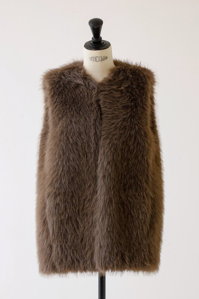 【デザイン ワークス/DESIGN WORKS】のフェイクファージレ インテリア・キッズ・メンズ・レディースファッション・服の通販 founy(ファニー) https://founy.com/ ファッション Fashion レディースファッション Fashion for Women アウター Coat / Outerwear Collection レディースジャケット・軽アウター Jackets イタリア Italy ジャケット Jacket, Outerwear フェイクファー Faux Fur, Imitation Fur ベスト Vest, Waistcoat ポケット Pocket, Pocket Detail リアル Real, Realistic 冬 Winter / This Winter |ID: prp329100004608316 ipo3291000000035690723