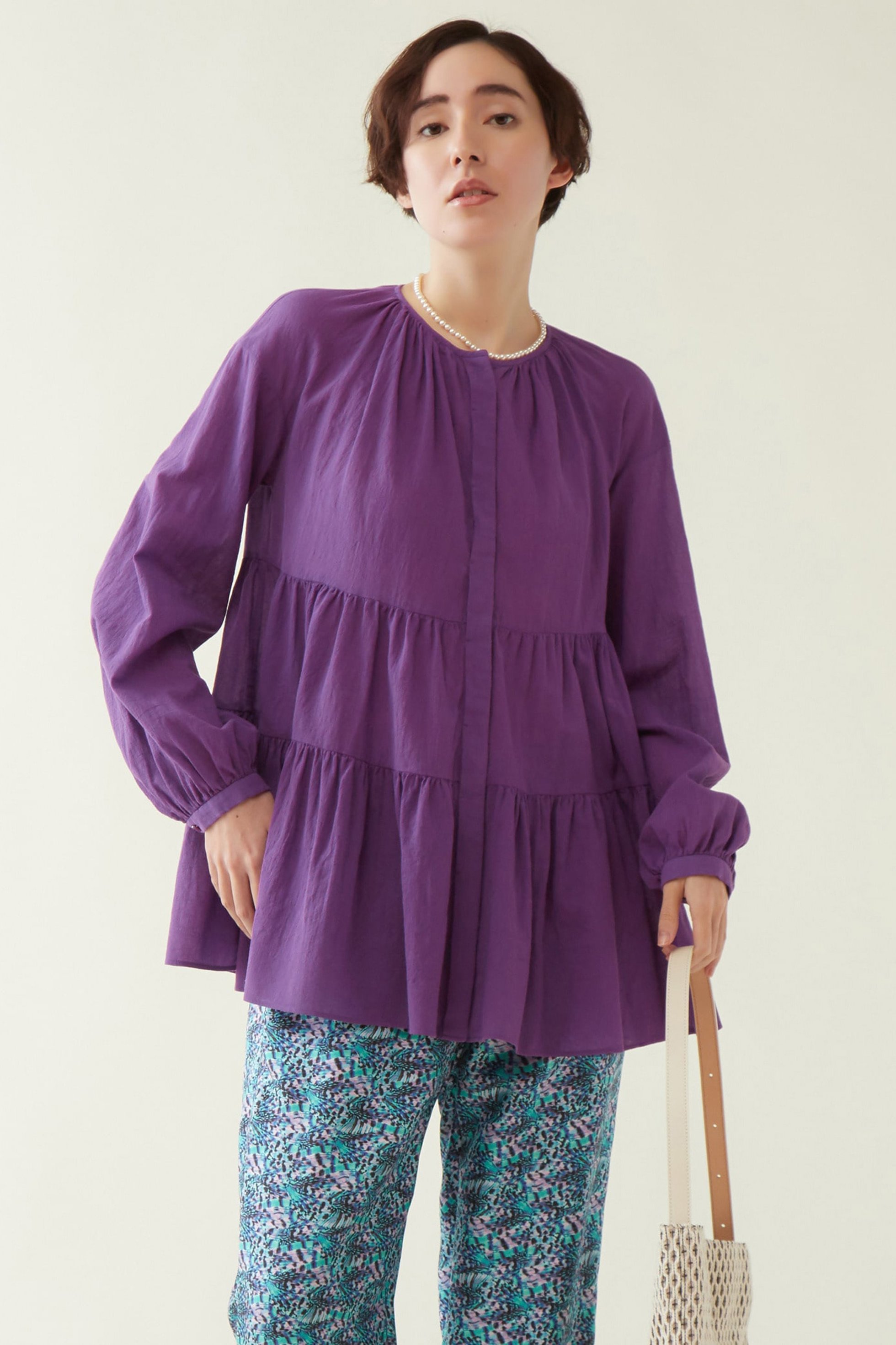 【マルティニーク/martinique】のコットンボイルティアードブラウス 人気、トレンドファッション・服の通販 founy(ファニー) 　ファッション　Fashion　レディースファッション　Fashion for Women　トップス・カットソー　Cut & Sew Tops　シャツ・ブラウス・オフィスカジュアル　Elegant Blouses & Button-Ups　ギャザー　Gathered, Ruffled　スリーブ　Sleeve, Long Sleeve / Short Sleeve　バランス　Balance, Style Balance　ロング　Long, Long-Length　ワイド　Wide, Wide Fit　 other-1|ID: prp329100004608347 ipo3291000000032934243