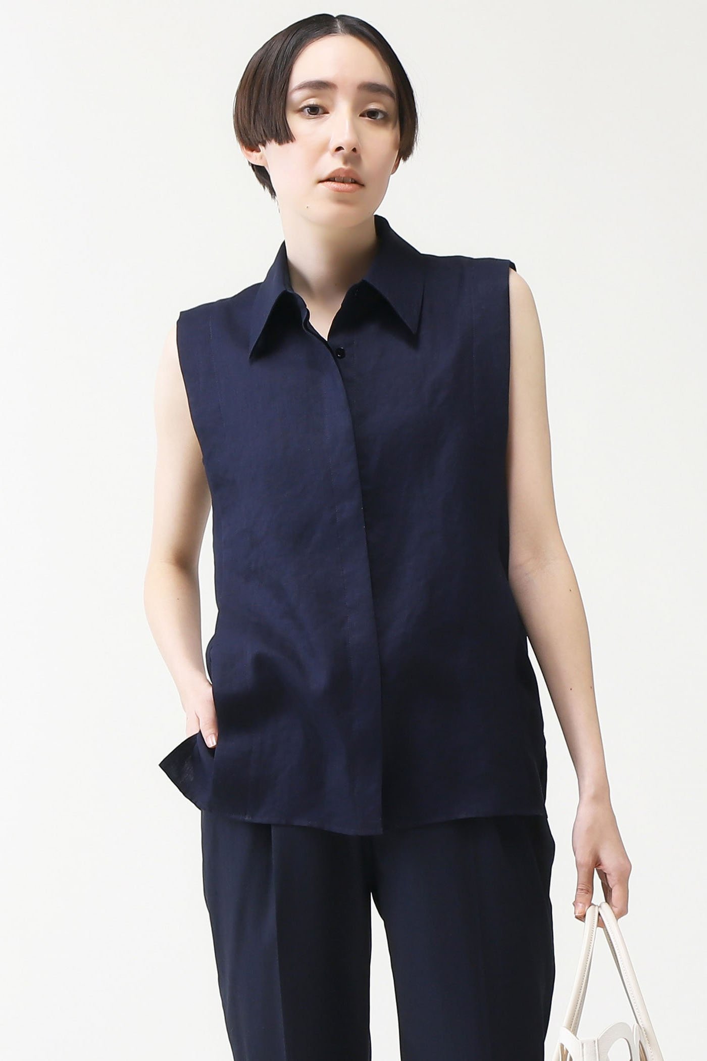 【マルティニーク/martinique】のタックノースリーブブラウス(セットアップ対応可) 人気、トレンドファッション・服の通販 founy(ファニー) 　ファッション　Fashion　レディースファッション　Fashion for Women　トップス・カットソー　Cut & Sew Tops　キャミソール&ノースリーブ　Camisoles & Sleeveless Tops　シャツ・ブラウス・オフィスカジュアル　Elegant Blouses & Button-Ups　おすすめ　Recommended / Our Picks　シルク　Silk, 100% Silk　セットアップ　Set-Up, Coordinated Outfit　ノースリーブ　Sleeveless, No-Sleeve　other-2|ID: prp329100004608381 ipo3291000000032935865