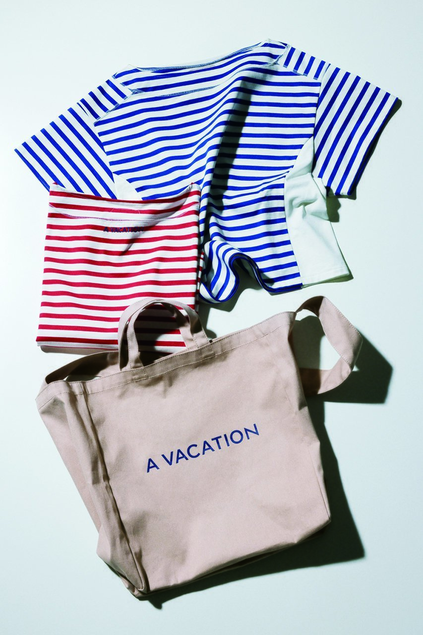 【ア ヴァケーション/A VACATION】の【ELLE SHOP 限定】ボーダーTシャツ(トートバッグ付き) 人気、トレンドファッション・服の通販 founy(ファニー) 　ファッション　Fashion　レディースファッション　Fashion for Women　トップス・カットソー　Cut & Sew Tops　シャツ・ブラウス・オフィスカジュアル　Elegant Blouses & Button-Ups　ロングTシャツ・Tシャツ　Longline T-Shirts & Tees　カットソー・ベーシックTシャツ　Cut-and-Sewn Tops / Stretch Tees & Basics　クロップド　Cropped, Short Length　ショート　Short, Short Length　スリーブ　Sleeve, Long Sleeve / Short Sleeve　フォルム　Silhouette, Form　ボーダー　Border, Stripe　水着　Swimsuit, Swimwear　other-7|ID: prp329100004608394 ipo3291000000032936516