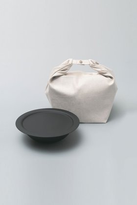 【ヘゲ/HEGE / GOODS】のTake HEGE Outside Set(Φ250直火深鍋+Φ260直火蓋皿+保温保冷袋) 人気、トレンドファッション・服の通販 founy(ファニー) アウトドア Outdoor Clothing アクセサリー Fashion Accessories ウッド Wooden Design 軽量 Lightweight, Ultra Light スマート Smart, Elegant 皿 Plate, Dish テーブル Table, Dining Table フラット Flat, Flat Shoes おすすめ Recommended / Our Picks 新作・新入荷 New Arrivals / New In |ID:prp329100004608635