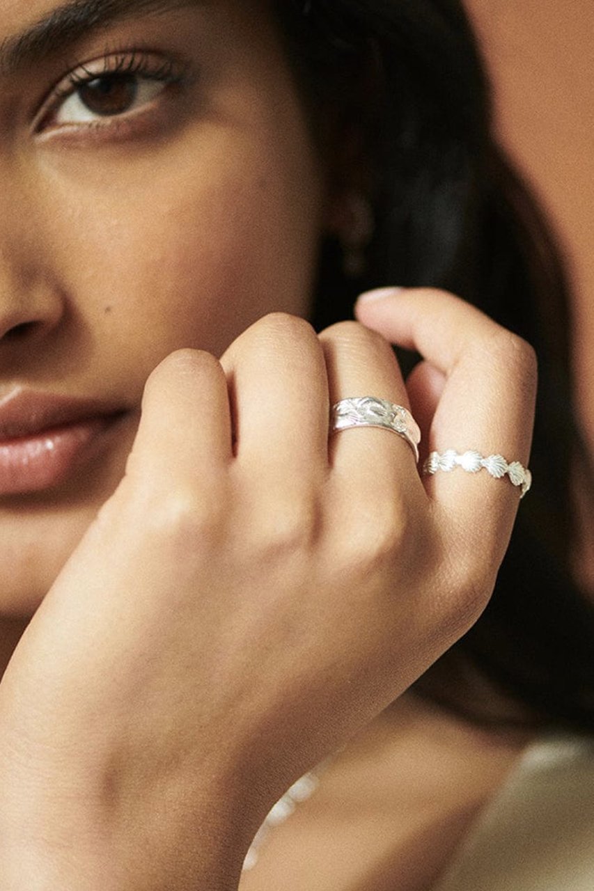 【デイジー ロンドン/DAISY LONDON】のFossil Band リング 人気、トレンドファッション・服の通販 founy(ファニー) 　ファッション　Fashion　レディースファッション　Fashion for Women　ジュエリー　Jewelry　2025年　2025　2025-2026秋冬・A/W　Autumn/Winter 2025–26 AW25–26　シルバー　Silver, Metallic Silver　スタイリッシュ　Stylish, Fashionable　モチーフ　Motif, Design Theme　ロンドン　London Style, British Inspired　A/W・秋冬　Autumn/Winter　other-5|ID: prp329100004608680 ipo3291000000032990229