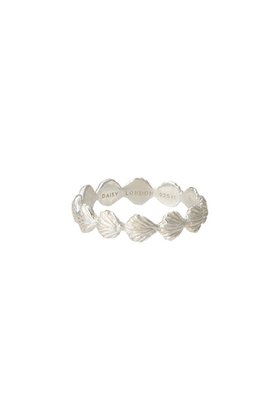 【デイジー ロンドン/DAISY LONDON】のShell Stacking リング 人気、トレンドファッション・服の通販 founy(ファニー) ファッション Fashion レディースファッション Fashion for Women ジュエリー Jewelry 2025年 2025 2025-2026秋冬・A/W Autumn/Winter 2025–26 AW25–26 シルバー Silver, Metallic Silver シンプル Simple, Minimal ビーチ Beach, Seaside モチーフ Motif, Design Theme リゾート Resort, Vacation Style A/W・秋冬 Autumn/Winter |ID:prp329100004608686