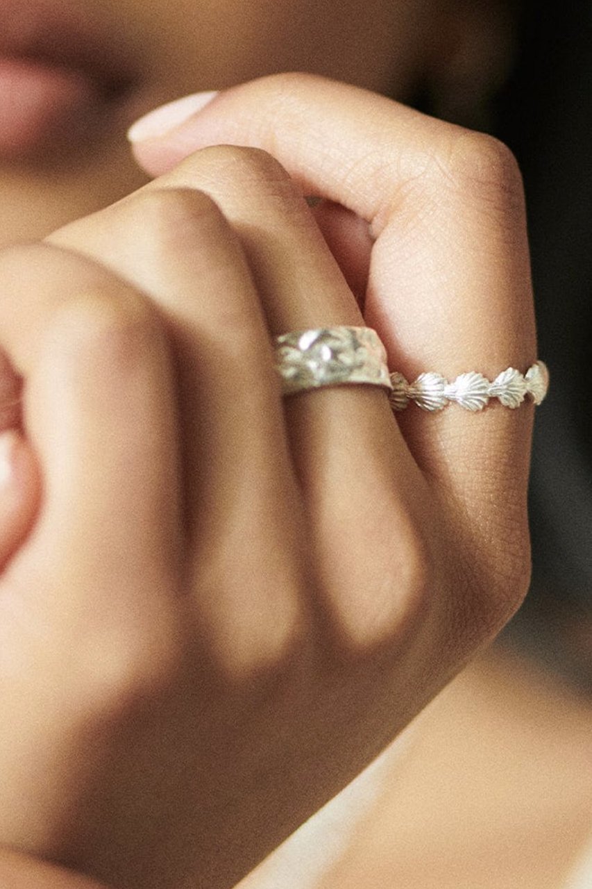 【デイジー ロンドン/DAISY LONDON】のShell Stacking リング 人気、トレンドファッション・服の通販 founy(ファニー) 　ファッション　Fashion　レディースファッション　Fashion for Women　ジュエリー　Jewelry　シルバー　Silver, Metallic Silver　シンプル　Simple, Minimal　ビーチ　Beach, Seaside　モチーフ　Motif, Design Theme　リゾート　Resort, Vacation Style　other-2|ID: prp329100004608686 ipo3291000000036150468