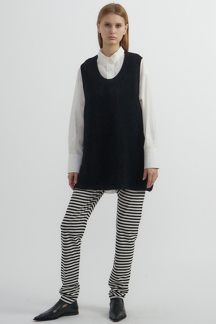 【プレインピープル/PLAIN PEOPLE】のコットン2WAYニットベスト インテリア・キッズ・メンズ・レディースファッション・服の通販 founy(ファニー) https://founy.com/ ファッション Fashion レディースファッション Fashion for Women トップス・カットソー Cut & Sew Tops ニット Knit Tops & Sweaters ベスト&ジレ / 重ね着スタイル Vests & Gilets カジュアルプルオーバー・ニットトップス Pullovers & Knit Tops / Casual Pullovers フロント Front, Front Design ベスト Vest, Waistcoat ロング Long, Long-Length 畦 Ribbed Knit |ID: prp329100004608976 ipo3291000000032956734