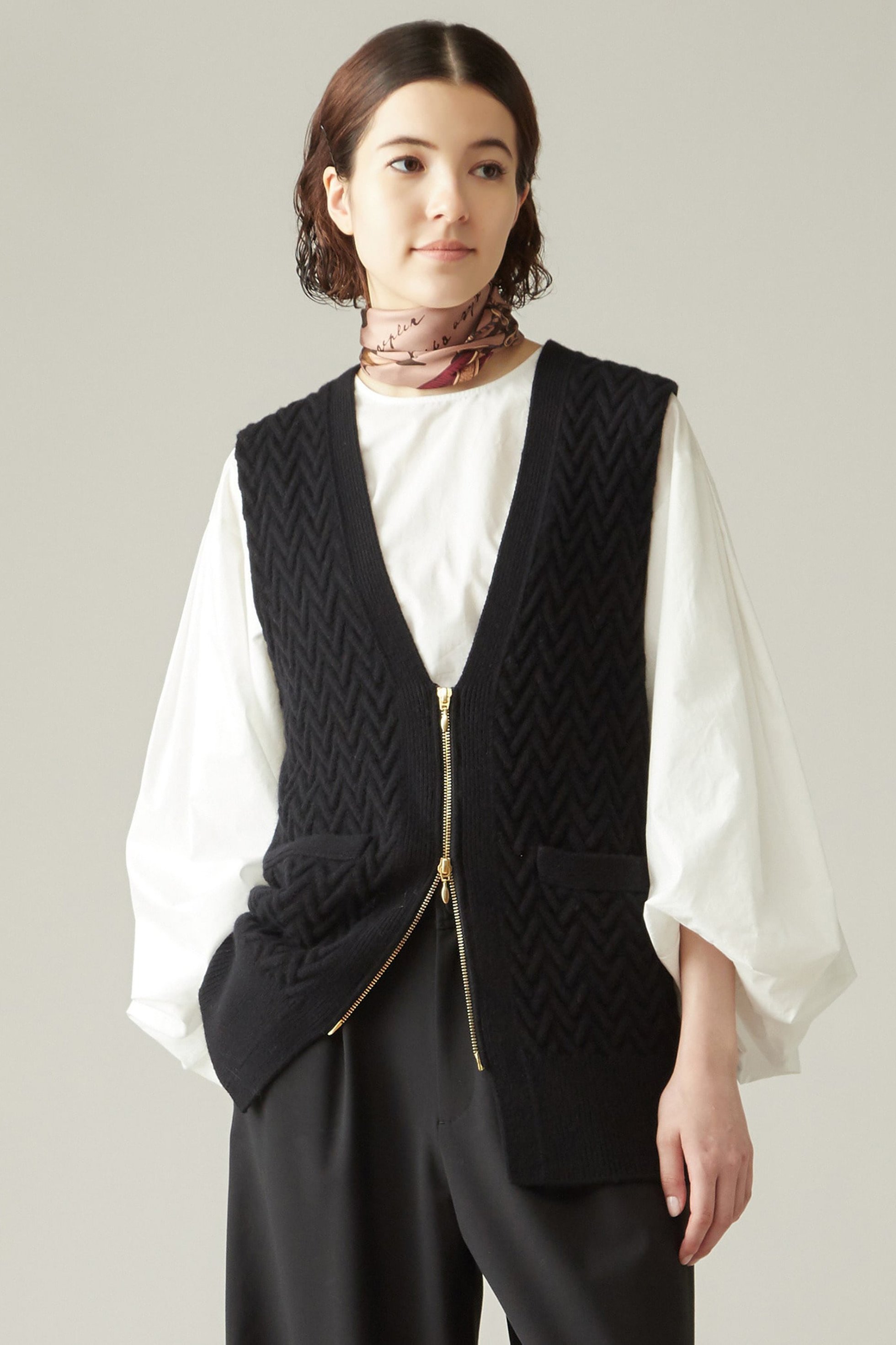 【マルティニーク/martinique】のケーブルジレ インテリア・キッズ・メンズ・レディースファッション・服の通販 founy(ファニー) 　ファッション　Fashion　レディースファッション　Fashion for Women　アウター　Coat / Outerwear Collection　レディースジャケット・軽アウター　Jackets　ジャケット　Jacket, Outerwear　バランス　Balance, Style Balance　ベスト　Vest, Waistcoat　ボトム　Bottoms, Lower Wear　A/W・秋冬　Autumn/Winter　ブラック|ID: prp329100004609120 ipo3291000000032962653