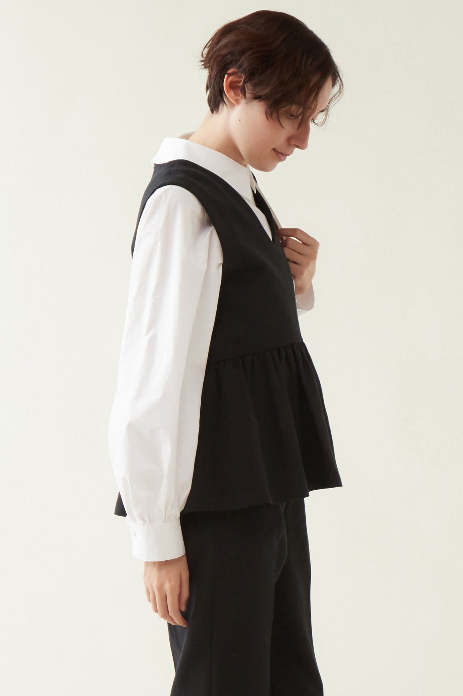 【マルティニーク/martinique】のダブルクロスペプラムジレ 人気、トレンドファッション・服の通販 founy(ファニー) 　ファッション　Fashion　レディースファッション　Fashion for Women　アウター　Coat / Outerwear Collection　レディースジャケット・軽アウター　Jackets　インナー　Innerwear　ギャザー　Gathered, Ruffled　コンパクト　Compact, Small Size　ジャケット　Jacket, Outerwear　セットアップ　Set-Up, Coordinated Outfit　ドレープ　Drape, Draping Fabric　ブライト　Bright, Shiny　ベスト　Vest, Waistcoat　ペプラム　Peplum, Flared Hem　エレガント 上品　Elegant　other-2|ID: prp329100004609160 ipo3291000000032965672