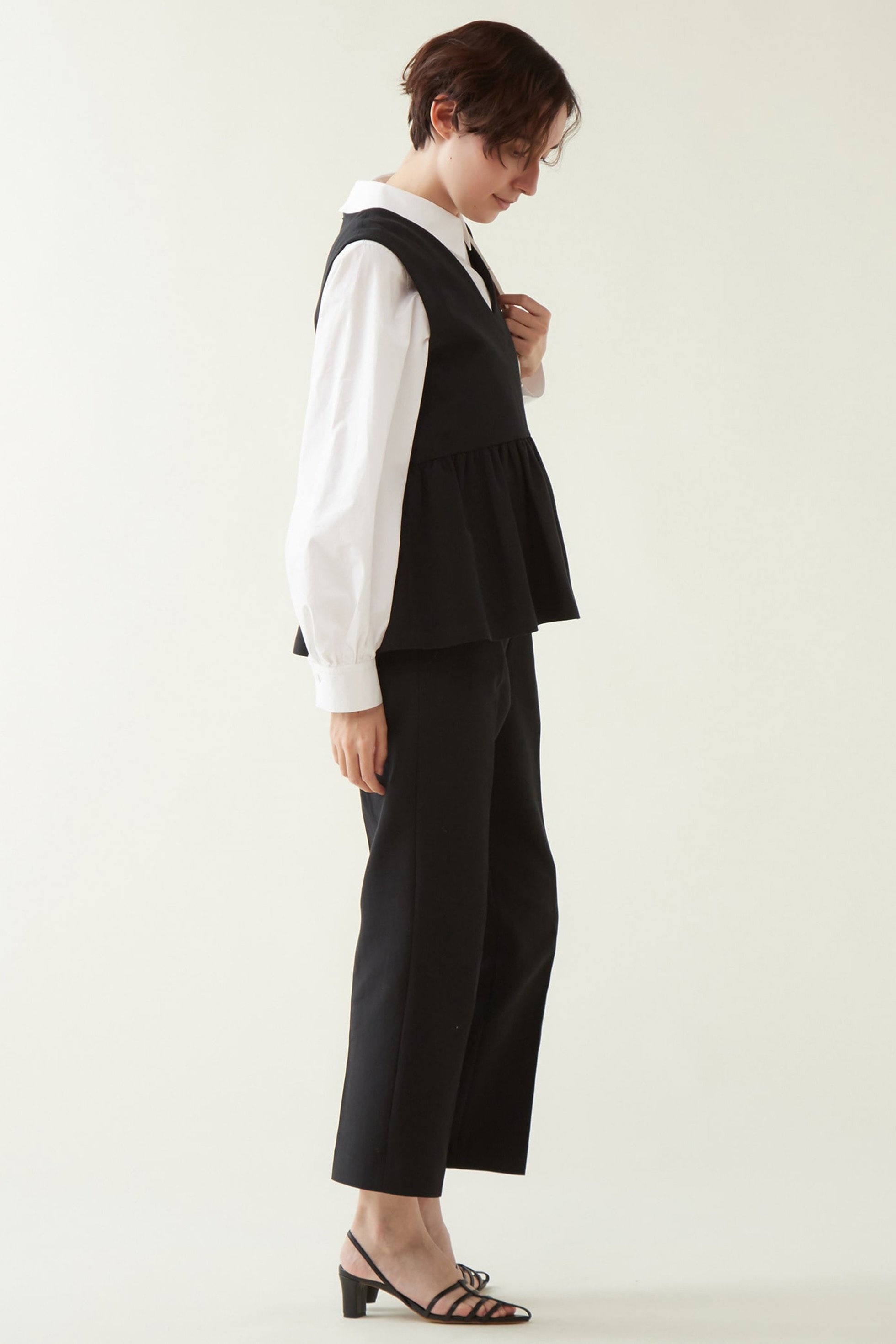【マルティニーク/martinique】のダブルクロスペプラムジレ 人気、トレンドファッション・服の通販 founy(ファニー) 　ファッション　Fashion　レディースファッション　Fashion for Women　アウター　Coat / Outerwear Collection　レディースジャケット・軽アウター　Jackets　インナー　Innerwear　ギャザー　Gathered, Ruffled　コンパクト　Compact, Small Size　ジャケット　Jacket, Outerwear　セットアップ　Set-Up, Coordinated Outfit　ドレープ　Drape, Draping Fabric　ブライト　Bright, Shiny　ベスト　Vest, Waistcoat　ペプラム　Peplum, Flared Hem　エレガント 上品　Elegant　other-5|ID: prp329100004609160 ipo3291000000032965700