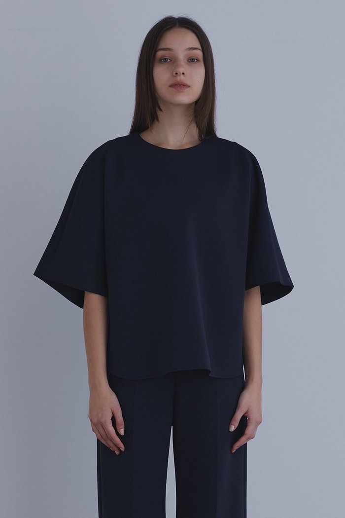 【ル フィル/LE PHIL】の《LE PHIL》スキューバジャージートップス インテリア・キッズ・メンズ・レディースファッション・服の通販 founy(ファニー) https://founy.com/ ファッション Fashion レディースファッション Fashion for Women トップス・カットソー Cut & Sew Tops シャツ・ブラウス・オフィスカジュアル Elegant Blouses & Button-Ups ショート Short, Short Length スタンダード Standard, Basic スリット Slit, Slit Detail スリーブ Sleeve, Long Sleeve / Short Sleeve パターン Pattern, Design Print |ID: prp329100004610685 ipo3291000000032989666