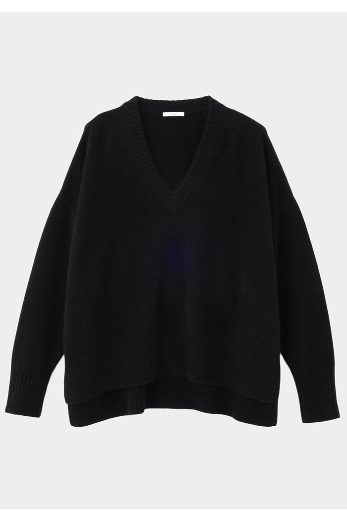 【ル フィル/LE PHIL】のFOX混Vネックニット インテリア・キッズ・メンズ・レディースファッション・服の通販 founy(ファニー) https://founy.com/ ファッション Fashion レディースファッション Fashion for Women トップス・カットソー Cut & Sew Tops ニット Knit Tops & Sweaters カジュアルプルオーバー・ニットトップス Pullovers & Knit Tops / Casual Pullovers Vネックトップス V-Neck Tops / V-Cut Neckline Shirts スタンダード Standard, Basic デコルテ Décolleté, Neckline フォックス Fox, Fox Fur リラックス Relax, Relaxed Fit エレガント 上品 Elegant 新作・新入荷 New Arrivals / New In |ID: prp329100004610703 ipo3291000000032989814