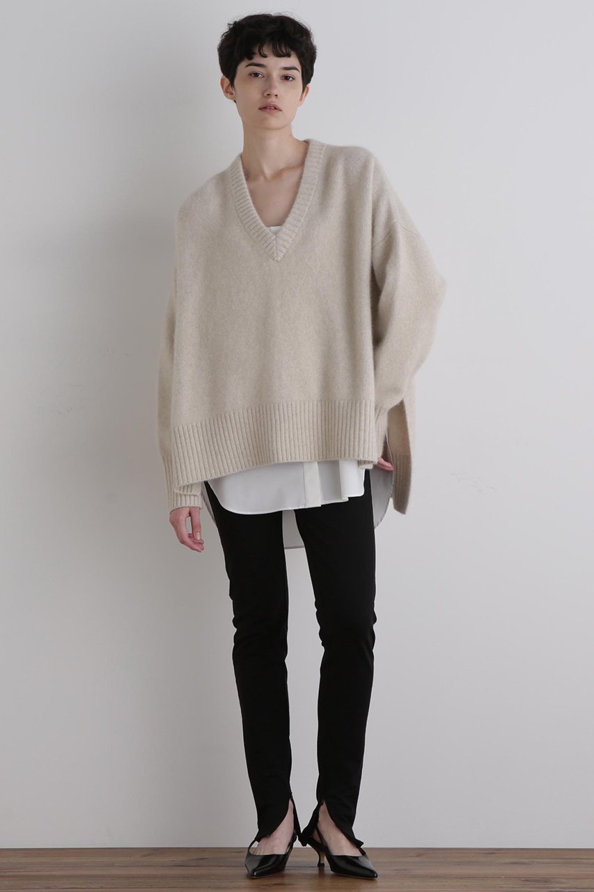 【ル フィル/LE PHIL】のFOX混Vネックニット 人気、トレンドファッション・服の通販 founy(ファニー) 　ファッション　Fashion　レディースファッション　Fashion for Women　トップス・カットソー　Cut & Sew Tops　ニット　Knit Tops & Sweaters　カジュアルプルオーバー・ニットトップス　Pullovers & Knit Tops / Casual Pullovers　Vネックトップス　V-Neck Tops / V-Cut Neckline Shirts　スタンダード　Standard, Basic　デコルテ　Décolleté, Neckline　フォックス　Fox, Fox Fur　リラックス　Relax, Relaxed Fit　エレガント 上品　Elegant　other-3|ID: prp329100004610703 ipo3291000000035945094