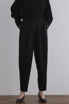 【ル フィル/LE PHIL】の《LE PHIL》ヴィスウールツイルバレルパンツ 人気、トレンドファッション・服の通販 founy(ファニー) ファッション Fashion レディースファッション Fashion for Women パンツ Pants & Trousers おすすめ Recommended / Our Picks コンパクト Compact, Small Size スタンダード Standard, Basic テーパード Tapered, Tapered Pants トレンド Trend, Trending Now ドレープ Drape, Draping Fabric リラックス Relax, Relaxed Fit thumbnail ブラック|ID: prp329100004610725 ipo3291000000032990018