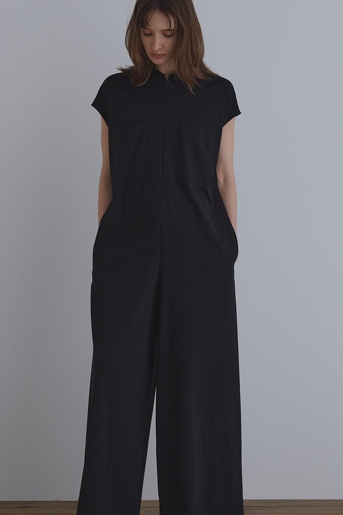 【ル フィル/LE PHIL】の《LE PHIL》ソフトポンチコンビネゾン インテリア・キッズ・メンズ・レディースファッション・服の通販 founy(ファニー) https://founy.com/ ファッション Fashion レディースファッション Fashion for Women パンツ Pants & Trousers コンビ Combo, Combination Style スタンダード Standard, Basic スタンド Stand Collar, Upright Stand ストレッチ Stretch, Stretchy Fabric スリット Slit, Slit Detail セパレート Separate, Two-Piece ボトム Bottoms, Lower Wear ワイド Wide, Wide Fit エレガント 上品 Elegant |ID: prp329100004610729 ipo3291000000035470647