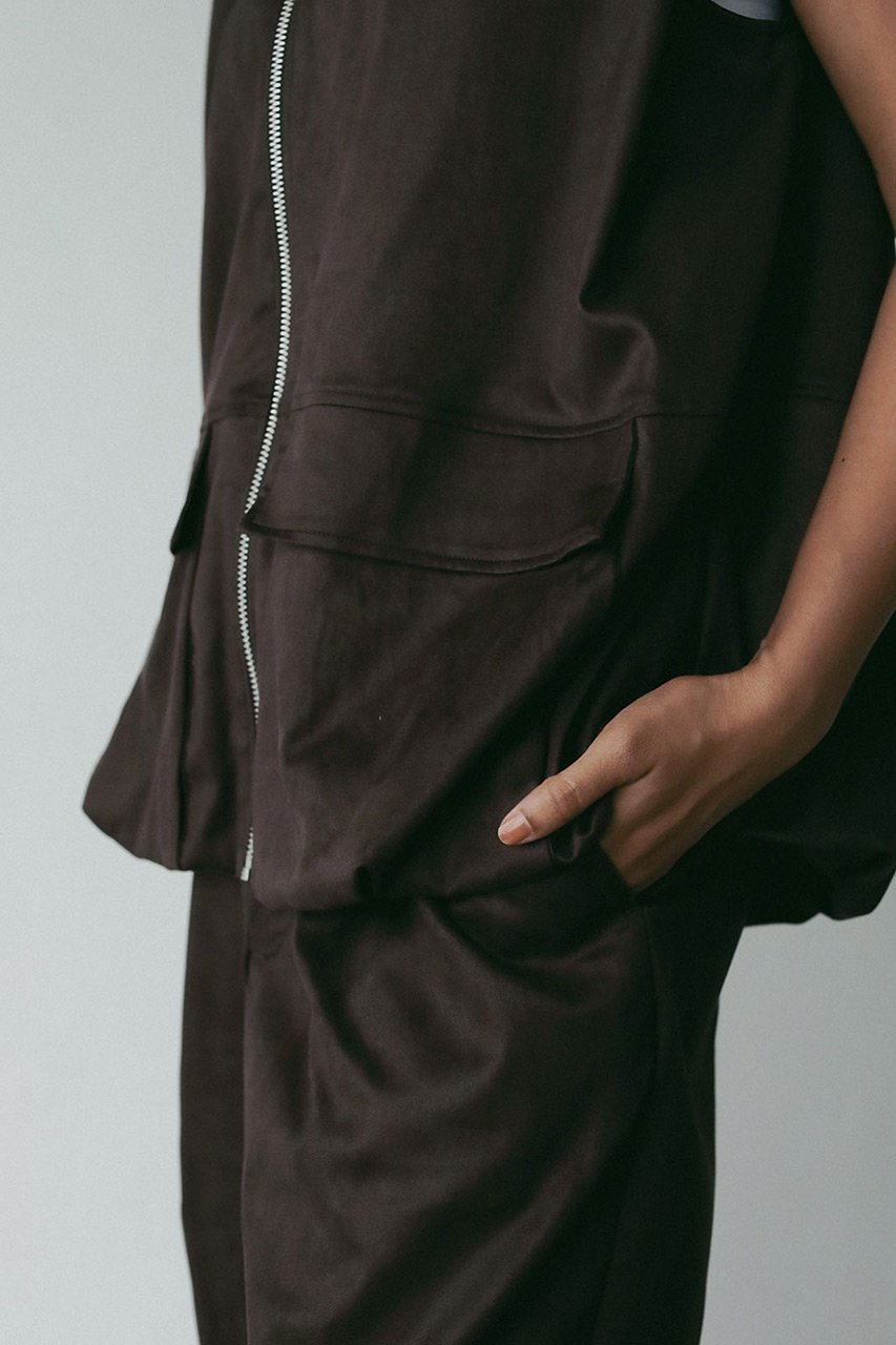 【ハー/HER.】の【7/17 12:00販売開始】フロントジップベストブラウス 人気、トレンドファッション・服の通販 founy(ファニー) 　ファッション　Fashion　レディースファッション　Fashion for Women　アウター　Coat / Outerwear Collection　トップス・カットソー　Cut & Sew Tops　シャツ・ブラウス・オフィスカジュアル　Elegant Blouses & Button-Ups　ベスト&ジレ / 重ね着スタイル　Vests & Gilets　ショート　Short, Short Length　スリーブ　Sleeve, Long Sleeve / Short Sleeve　バルーン　Balloon, Balloon Silhouette　ベスト　Vest, Waistcoat　ポケット　Pocket, Pocket Detail　新作・新入荷　New Arrivals / New In　other-8|ID: prp329100004612540 ipo3291000000033013745