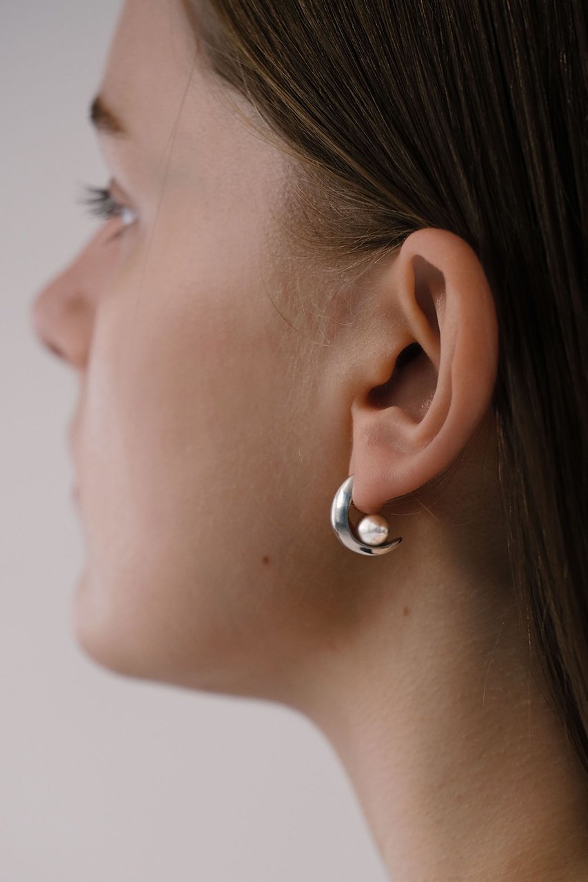 【ナチュラリジュエリ/NATURALI JEWELRY】のSILVER カロス カールリーフピアス 人気、トレンドファッション・服の通販 founy(ファニー) 　ファッション　Fashion　レディースファッション　Fashion for Women　ジュエリー　Jewelry　ファッションリング　Fashion Rings　イヤリング・フープ・ドロップタイプ　Hoop, Drop & Clip Earrings　2025年　2025　2025-2026秋冬・A/W　Autumn/Winter 2025–26 AW25–26　イヤリング　Earrings　シルバー　Silver, Metallic Silver　パール　Pearl, Pearl Accent　フォルム　Silhouette, Form　モチーフ　Motif, Design Theme　リーフ　Leaf, Botanical Leaf　エレガント 上品　Elegant　A/W・秋冬　Autumn/Winter　other-2|ID: prp329100004613994 ipo3291000000033034639