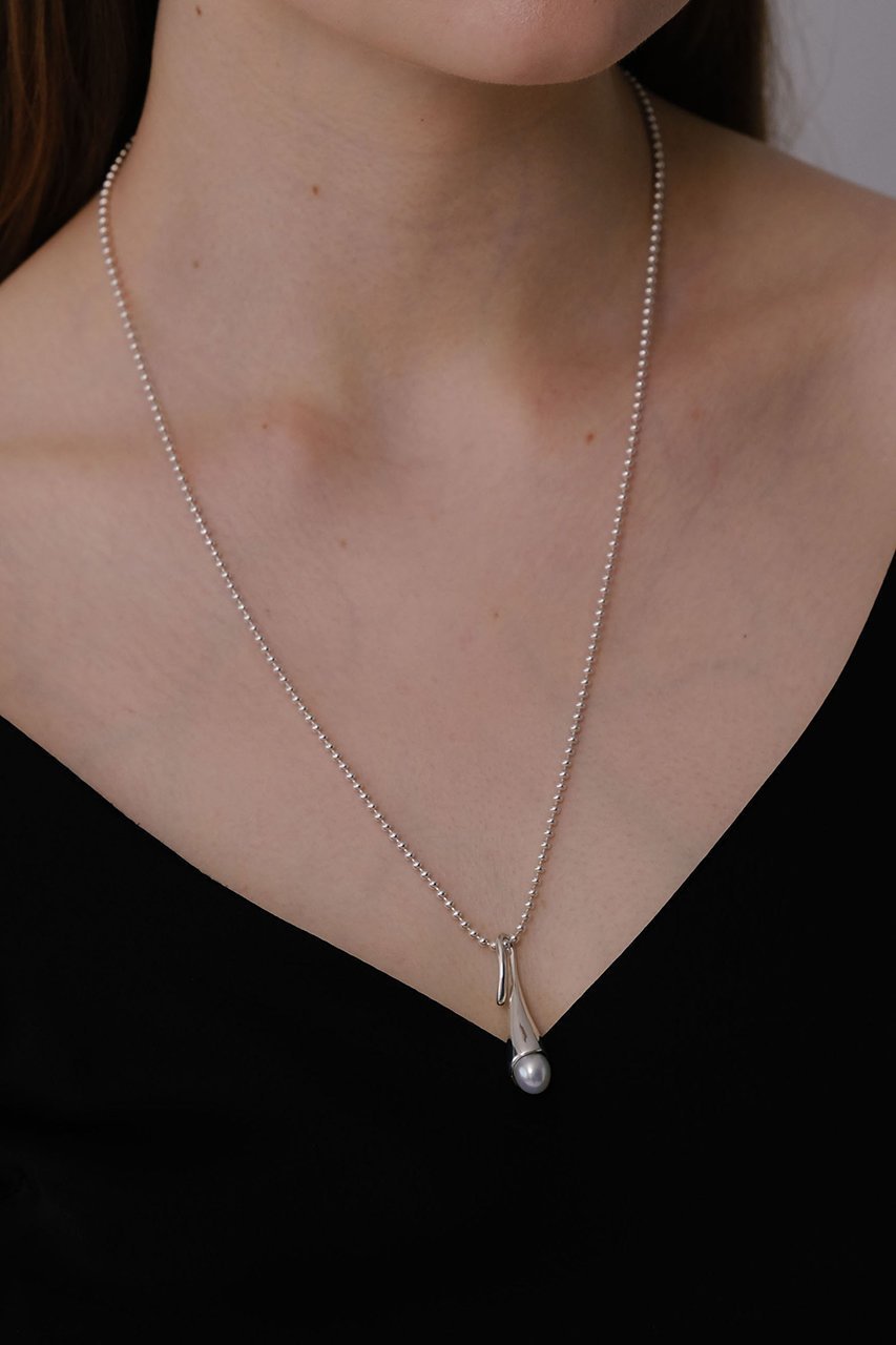 【ナチュラリジュエリ/NATURALI JEWELRY】のSILVER カロス ドロップペンダント 人気、トレンドファッション・服の通販 founy(ファニー) 　ファッション　Fashion　レディースファッション　Fashion for Women　ジュエリー　Jewelry　ネックレス　Necklaces & Pendants　シンプル　Simple, Minimal　チェーン　Chain, Chain Strap　ドロップ　Drop Shoulder, Dropped Style　ネックレス　Necklace, Pendant Necklace　パール　Pearl, Pearl Accent　フォルム　Silhouette, Form　モチーフ　Motif, Design Theme　ロング　Long, Long-Length　other-2|ID: prp329100004613997 ipo3291000000035964403