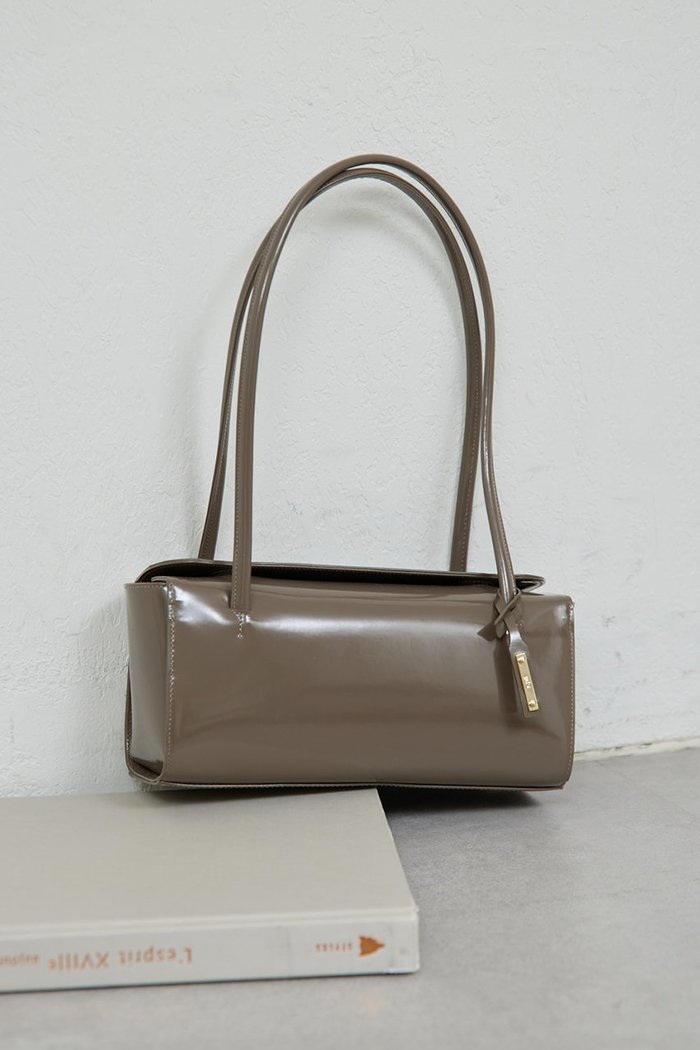 【ガリャルダガランテ/GALLARDAGALANTE】の【2.718】ボックスフラップバッグ インテリア・キッズ・メンズ・レディースファッション・服の通販 founy(ファニー) https://founy.com/ ファッション Fashion レディースファッション Fashion for Women バッグ Bags おすすめ Recommended / Our Picks ガラス Glass, Glassware ギフト プレゼント Gift / Present スクエア Square, Square Shape チャーム Charm, Pendant プリント Print, Printed Pattern プレート Plate, Dish 巾着 Drawstring Bag, Kinchaku |ID: prp329100004614010 ipo3291000000036090120