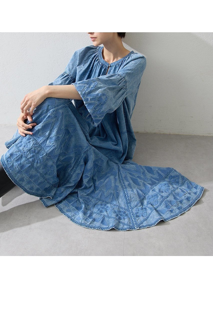 【ウィムガゼット/Whim Gazette】のエンブロイダリーワンピース インテリア・キッズ・メンズ・レディースファッション・服の通販 founy(ファニー) 　ファッション　Fashion　レディースファッション　Fashion for Women　ワンピース　Dresses　チュニック　Tunic Tops & Dresses　2025年　2025　2025-2026秋冬・A/W　Autumn/Winter 2025–26 AW25–26　アクセサリー　Fashion Accessories　インド　Indian Textile　エスニック　Ethnic Style　シューズ　Shoes, Footwear　チュニック　Tunic, Long Top　デニム　Denim, Jeans Material　モチーフ　Motif, Design Theme　モノトーン　Monotone, Black and White　ロング　Long, Long-Length　A/W・秋冬　Autumn/Winter　ブルー|ID: prp329100004614055 ipo3291000000033035099