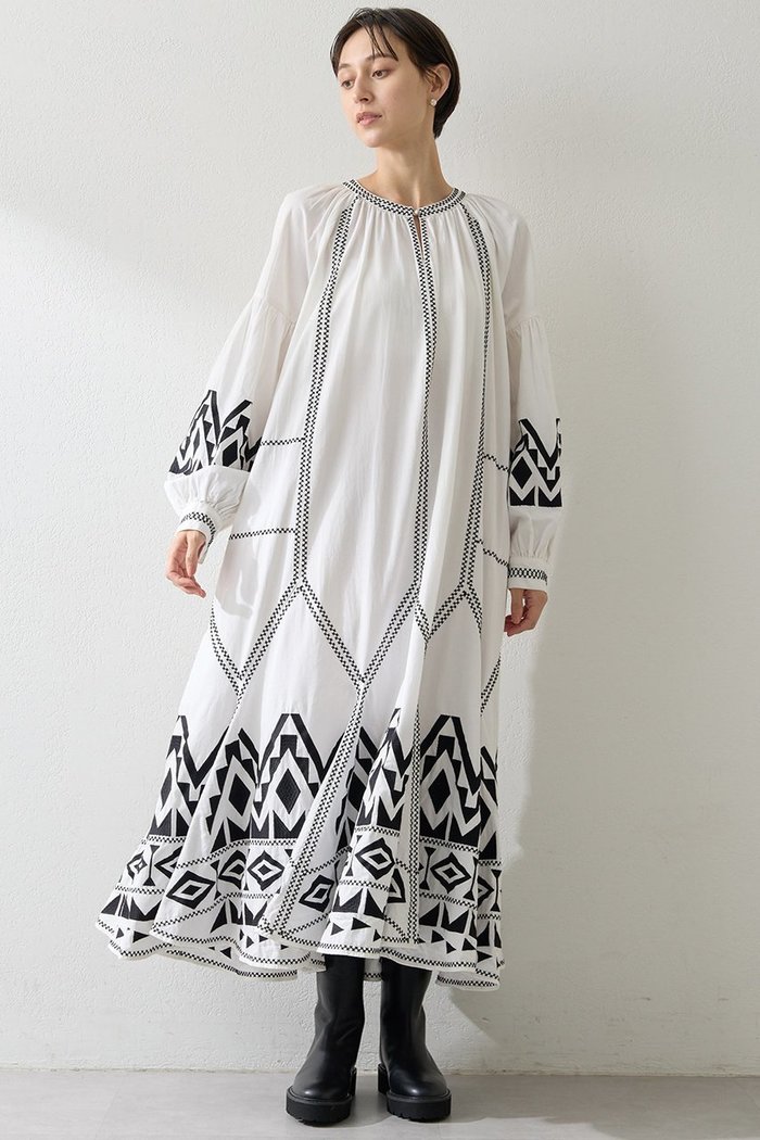 【ウィムガゼット/Whim Gazette】のエンブロイダリーワンピース インテリア・キッズ・メンズ・レディースファッション・服の通販 founy(ファニー) https://founy.com/ ファッション Fashion レディースファッション Fashion for Women ワンピース Dresses チュニック Tunic Tops & Dresses アクセサリー Fashion Accessories インド Indian Textile エスニック Ethnic Style シューズ Shoes, Footwear チュニック Tunic, Long Top デニム Denim, Jeans Material モチーフ Motif, Design Theme モノトーン Monotone, Black and White ロング Long, Long-Length |ID: prp329100004614055 ipo3291000000035740941