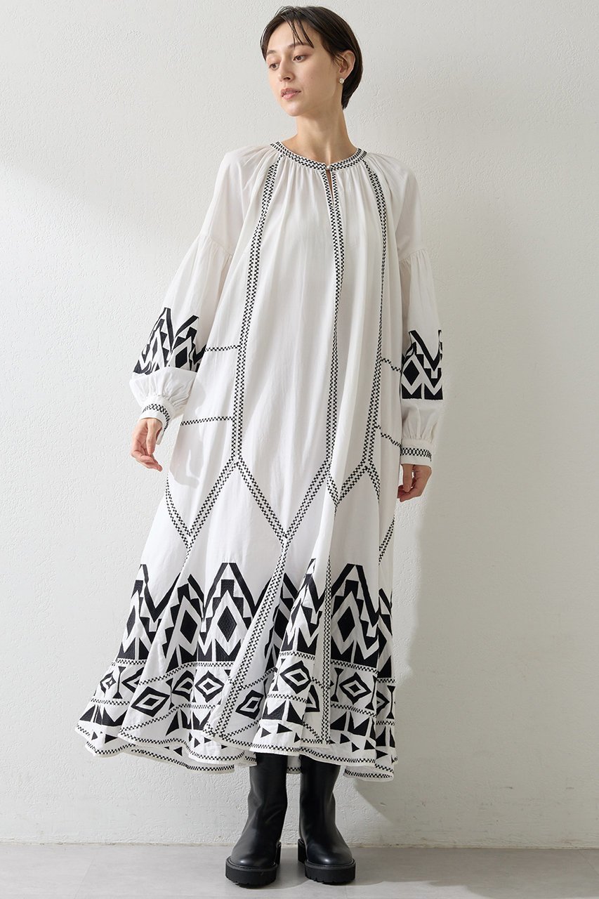 【ウィムガゼット/Whim Gazette】のエンブロイダリーワンピース インテリア・キッズ・メンズ・レディースファッション・服の通販 founy(ファニー) 　ファッション　Fashion　レディースファッション　Fashion for Women　ワンピース　Dresses　チュニック　Tunic Tops & Dresses　アクセサリー　Fashion Accessories　インド　Indian Textile　エスニック　Ethnic Style　シューズ　Shoes, Footwear　チュニック　Tunic, Long Top　デニム　Denim, Jeans Material　モチーフ　Motif, Design Theme　モノトーン　Monotone, Black and White　ロング　Long, Long-Length　オフホワイト|ID: prp329100004614055 ipo3291000000035740945