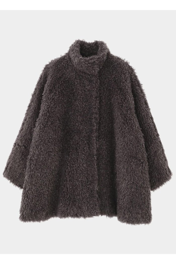 【ル フィル/LE PHIL】のダブルニードルファーコート インテリア・キッズ・メンズ・レディースファッション・服の通販 founy(ファニー) https://founy.com/ ファッション Fashion レディースファッション Fashion for Women アウター Coat / Outerwear Collection コート・ロングコート・ピーコート Long Coats, Peacoats & More なめらか Smooth, Silky Texture クラシック Classic, Timeless Style ショート Short, Short Length スタンド Stand Collar, Upright Stand ダブル Double, Double-Breasted ビッグ Big, Oversized フェイクファー Faux Fur, Imitation Fur エレガント 上品 Elegant A/W・秋冬 Autumn/Winter |ID: prp329100004614081 ipo3291000000035676816