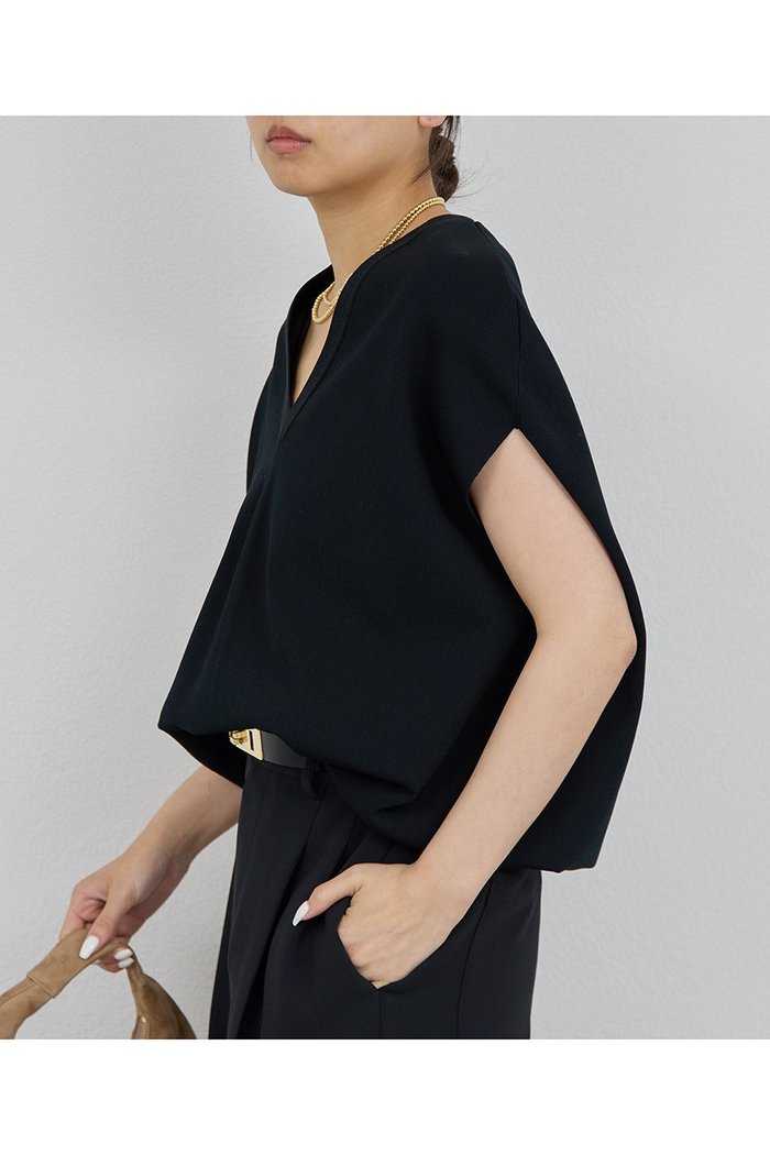 【ガリャルダガランテ/GALLARDAGALANTE】のVフレンチニット インテリア・キッズ・メンズ・レディースファッション・服の通販 founy(ファニー) https://founy.com/ ファッション Fashion レディースファッション Fashion for Women トップス・カットソー Cut & Sew Tops ニット Knit Tops & Sweaters カジュアルプルオーバー・ニットトップス Pullovers & Knit Tops / Casual Pullovers スリーブ Sleeve, Long Sleeve / Short Sleeve バランス Balance, Style Balance フォルム Silhouette, Form フレンチ French, French Style 夏 Summer |ID: prp329100004614091 ipo3291000000033035394