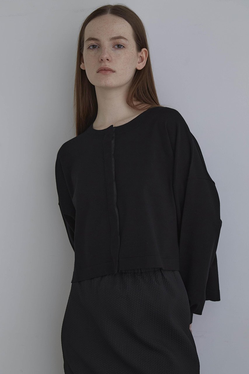 【ル フィル/LE PHIL】の《LE PHIL》クロップドカーディガン インテリア・キッズ・メンズ・レディースファッション・服の通販 founy(ファニー) ファッション Fashion レディースファッション Fashion for Women トップス・カットソー Cut & Sew Tops ニット Knit Tops & Sweaters カーディガン・羽織り Layered Style Cardigans カジュアルプルオーバー・ニットトップス Pullovers & Knit Tops / Casual Pullovers カーディガン Cardigan, Knitwear ショート Short, Short Length シンプル Simple, Minimal バランス Balance, Style Balance ボトム Bottoms, Lower Wear 軽量 Lightweight, Ultra Light ブラック|ID: prp329100004614100 ipo3291000000035470512