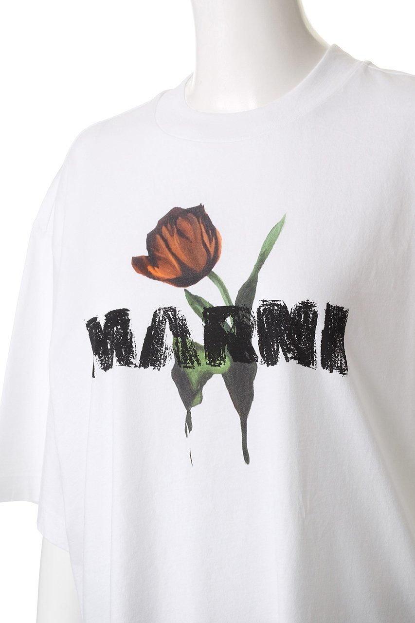 【マルニ/MARNI】のチューリップロゴTシャツ 人気、トレンドファッション・服の通販 founy(ファニー) 　ファッション　Fashion　レディースファッション　Fashion for Women　トップス・カットソー　Cut & Sew Tops　シャツ・ブラウス・オフィスカジュアル　Elegant Blouses & Button-Ups　ロングTシャツ・Tシャツ　Longline T-Shirts & Tees　カットソー・ベーシックTシャツ　Cut-and-Sewn Tops / Stretch Tees & Basics　2025年　2025　2025-2026秋冬・A/W　Autumn/Winter 2025–26 AW25–26　ショート　Short, Short Length　スリーブ　Sleeve, Long Sleeve / Short Sleeve　チューリップ　Tube, Tube Top　デニム　Denim, Jeans Material　フェミニン　Feminine, Girly　フレア　Flare, Flared　フロント　Front, Front Design　プリント　Print, Printed Pattern　A/W・秋冬　Autumn/Winter　other-5|ID: prp329100004614964 ipo3291000000033047848