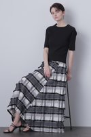 【ヒューエルミュージアム/hueLe Museum】の【hLM】チェックジャガードスカート 人気、トレンドファッション・服の通販 founy(ファニー) ファッション Fashion レディースファッション Fashion for Women スカート Skirts ロングスカート Long Skirts / Maxi & Midi Skirts カッティング Cutting Detail シンプル Simple, Minimal ジャカード／ジャガード Jacquard, Woven Pattern タフタ Taffeta, Structured Fabric フレア Flare, Flared ロング Long, Long-Length |ID:prp329100004615037